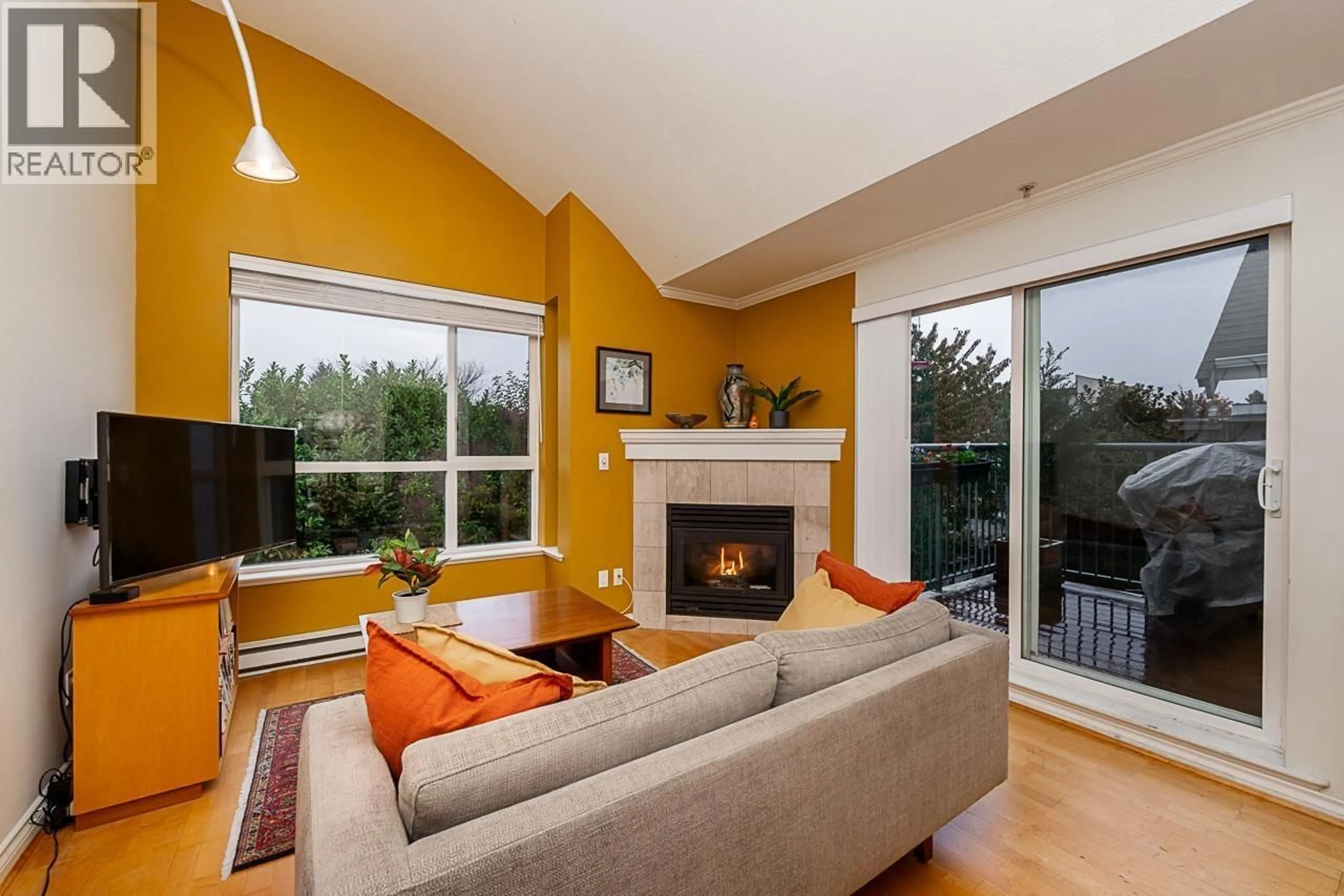 Living room with furniture, unknown for 403 - 1617 GRANT STREET, Vancouver British Columbia V5L2Y4