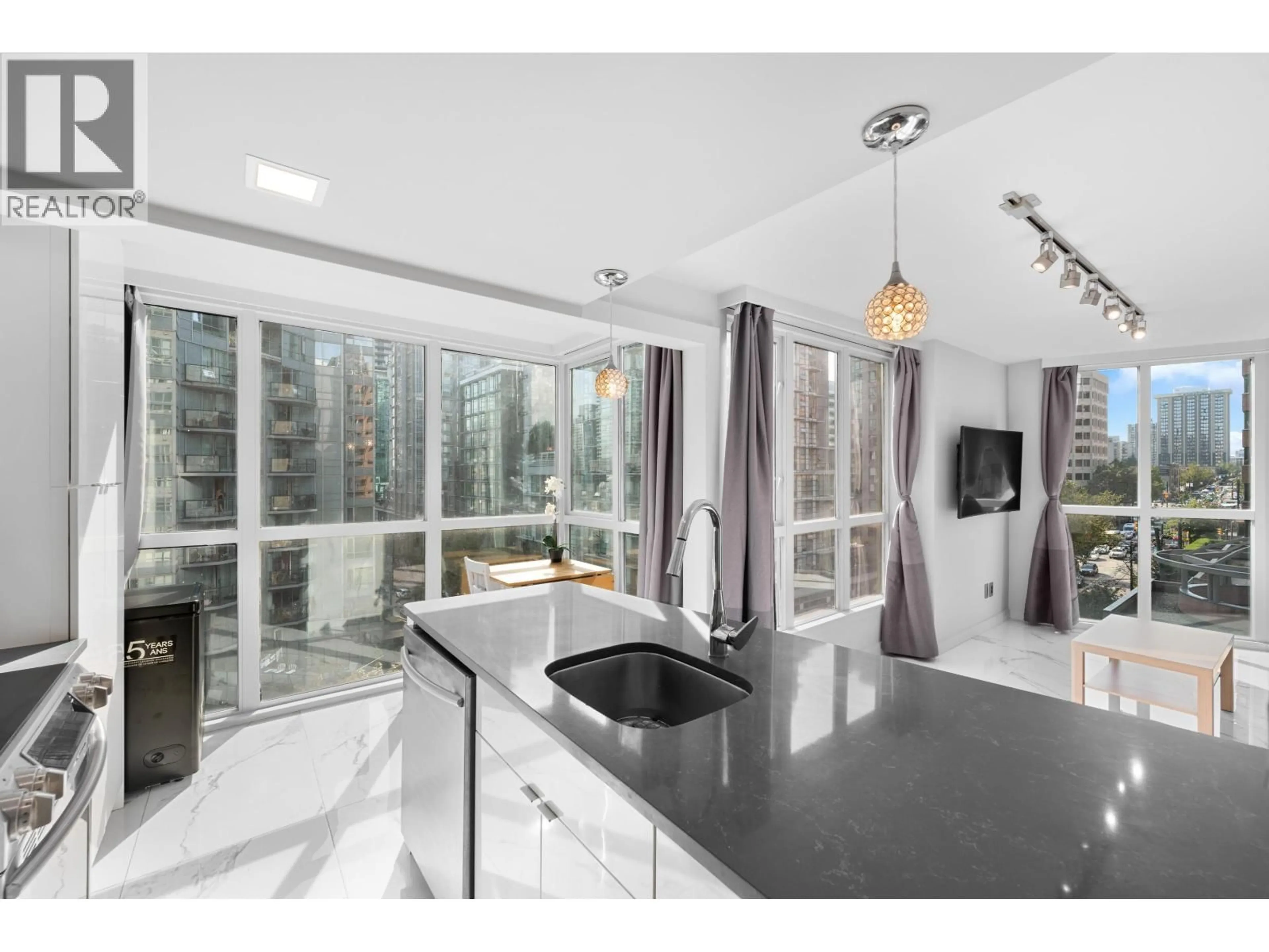 Open concept kitchen, unknown for 702 - 1188 HOWE STREET, Vancouver British Columbia V6Z2S8