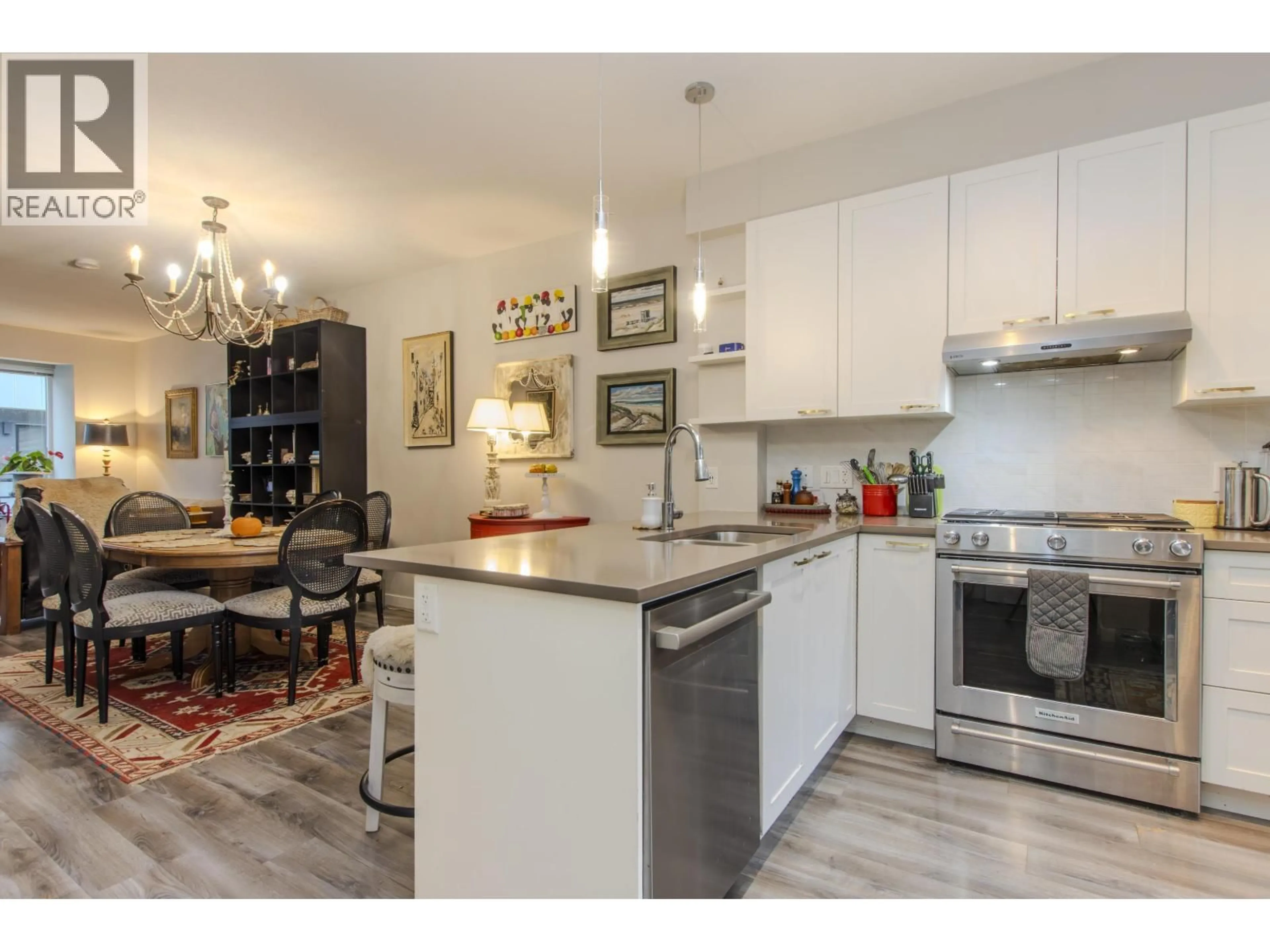 Open concept kitchen, wood/laminate floor for 1228 BRANDYWINE DRIVE, Squamish British Columbia V8B0V9