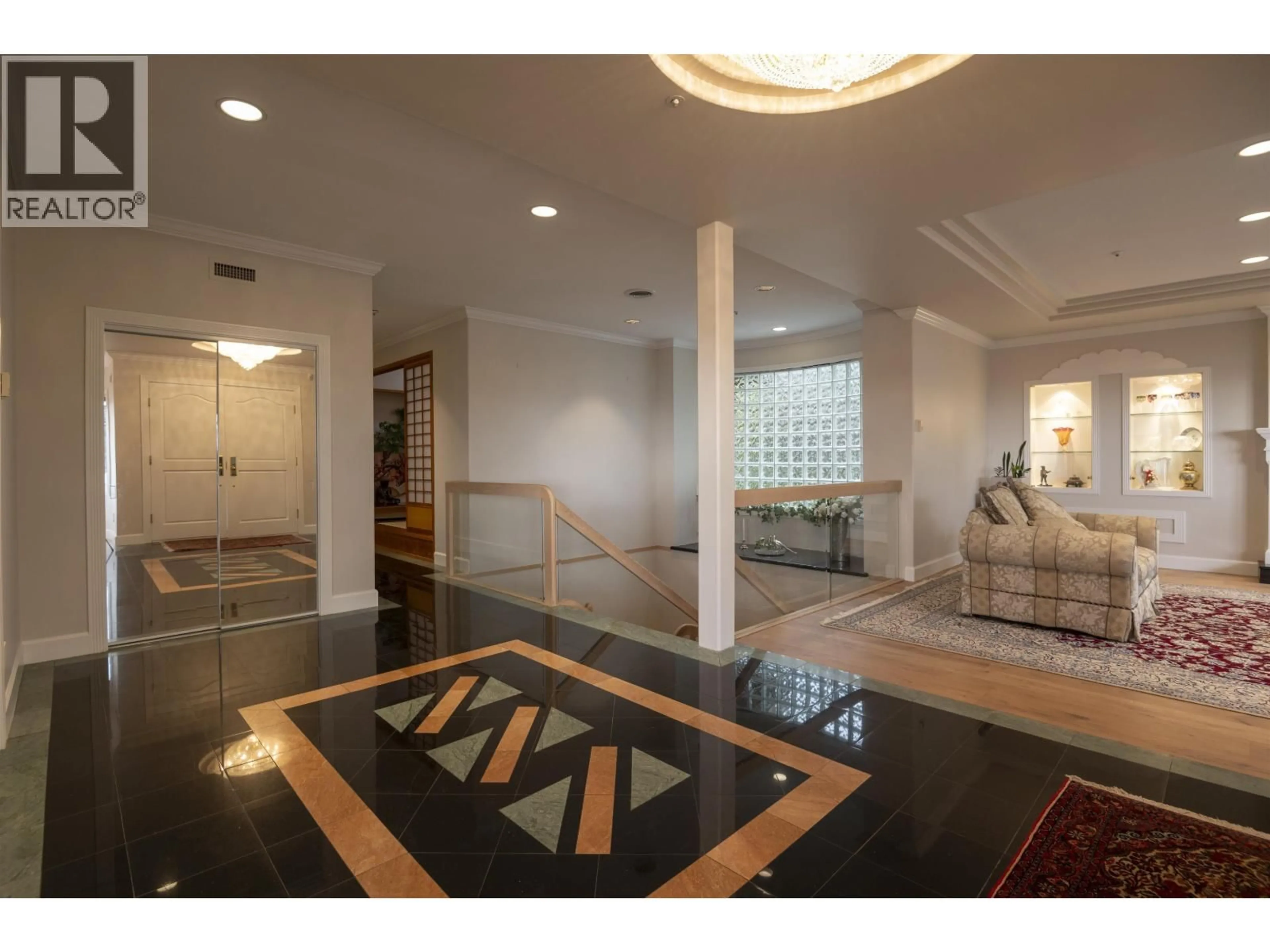 Lobby for 2572 WESTHILL CLOSE, West Vancouver British Columbia V7S3E6