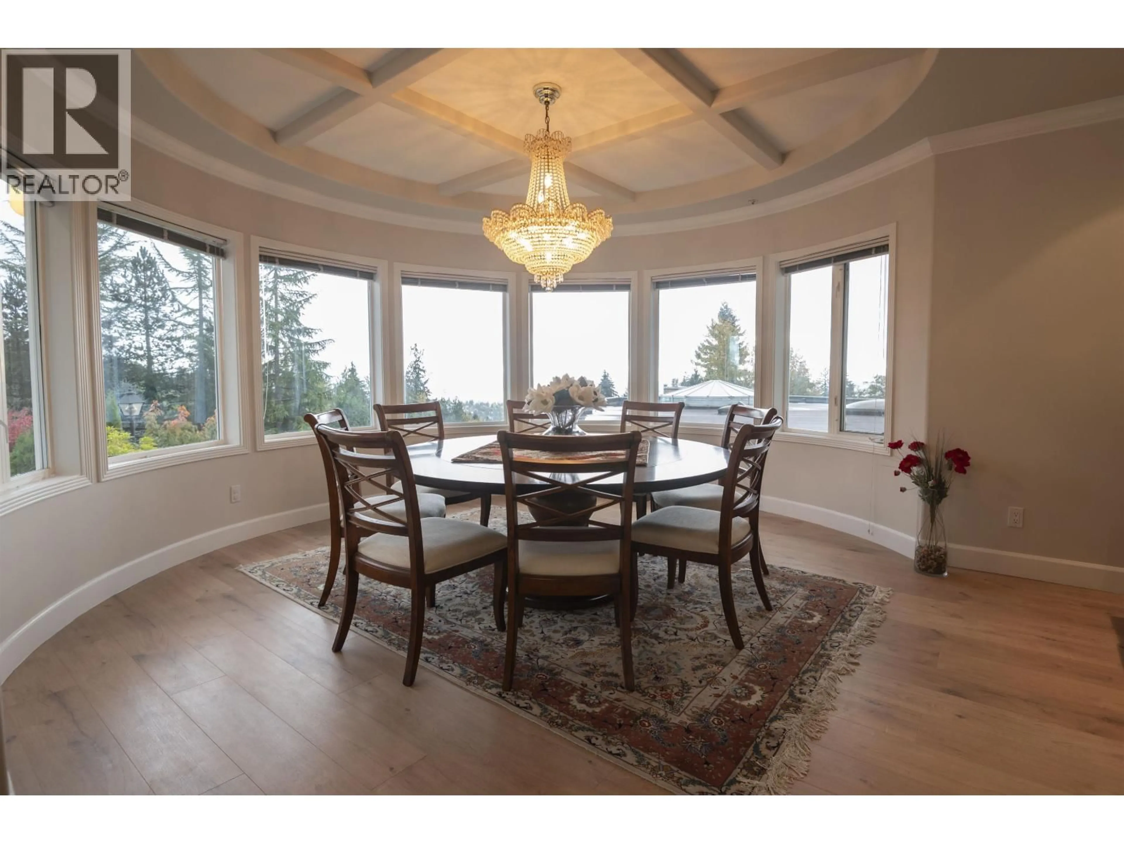 Dining room, wood/laminate floor for 2572 WESTHILL CLOSE, West Vancouver British Columbia V7S3E6