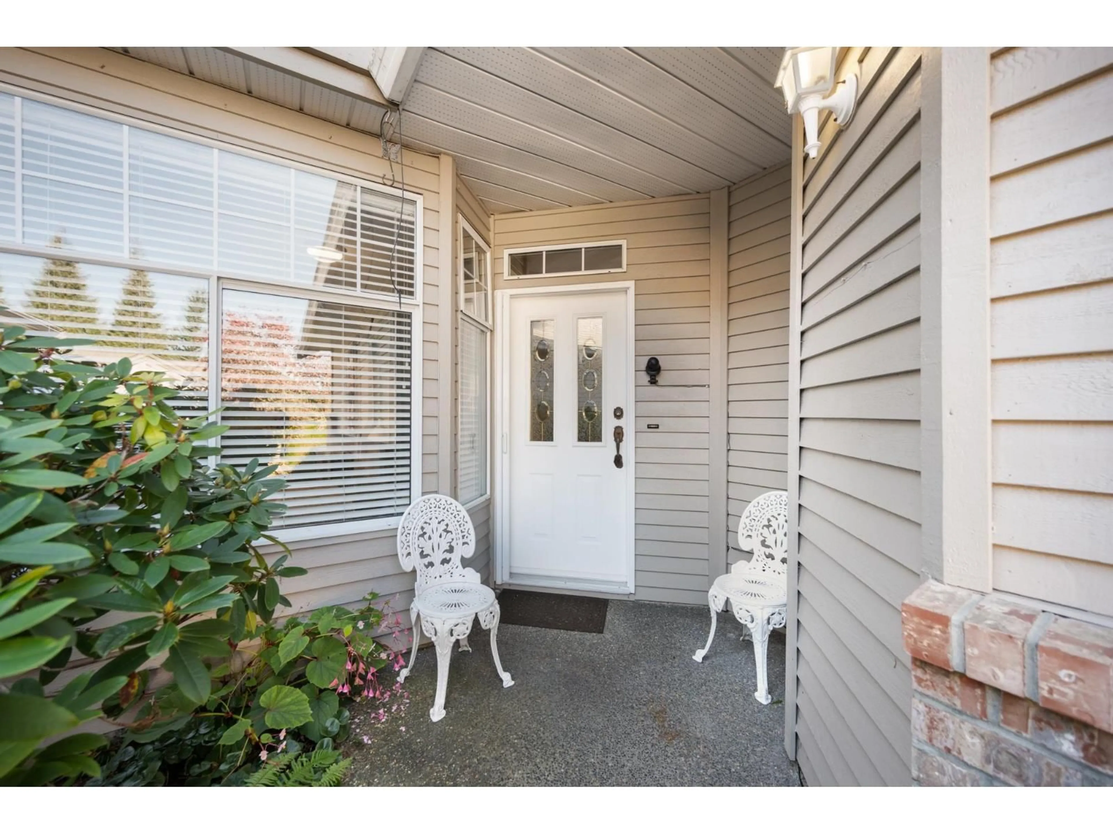 Indoor entryway for 72 - 2533 152, Surrey British Columbia V4P1N4