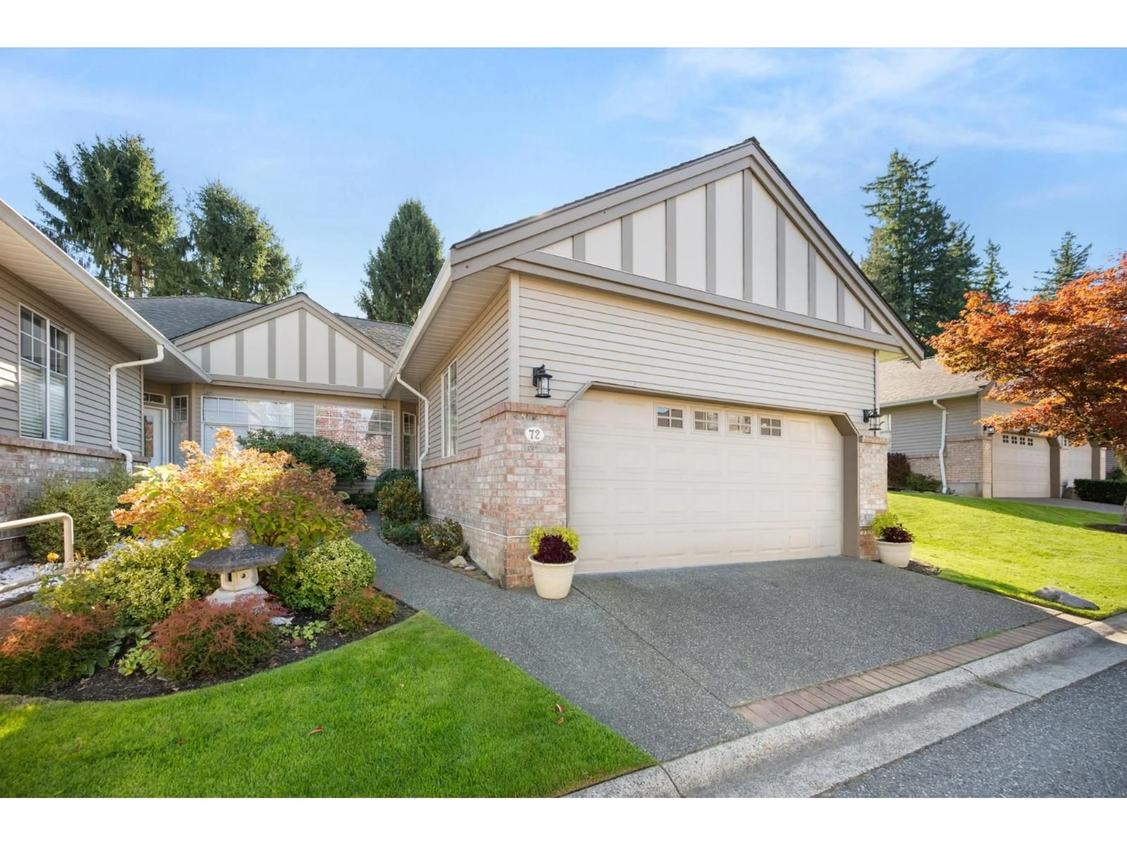 Home with vinyl exterior material, street for 72 - 2533 152, Surrey British Columbia V4P1N4
