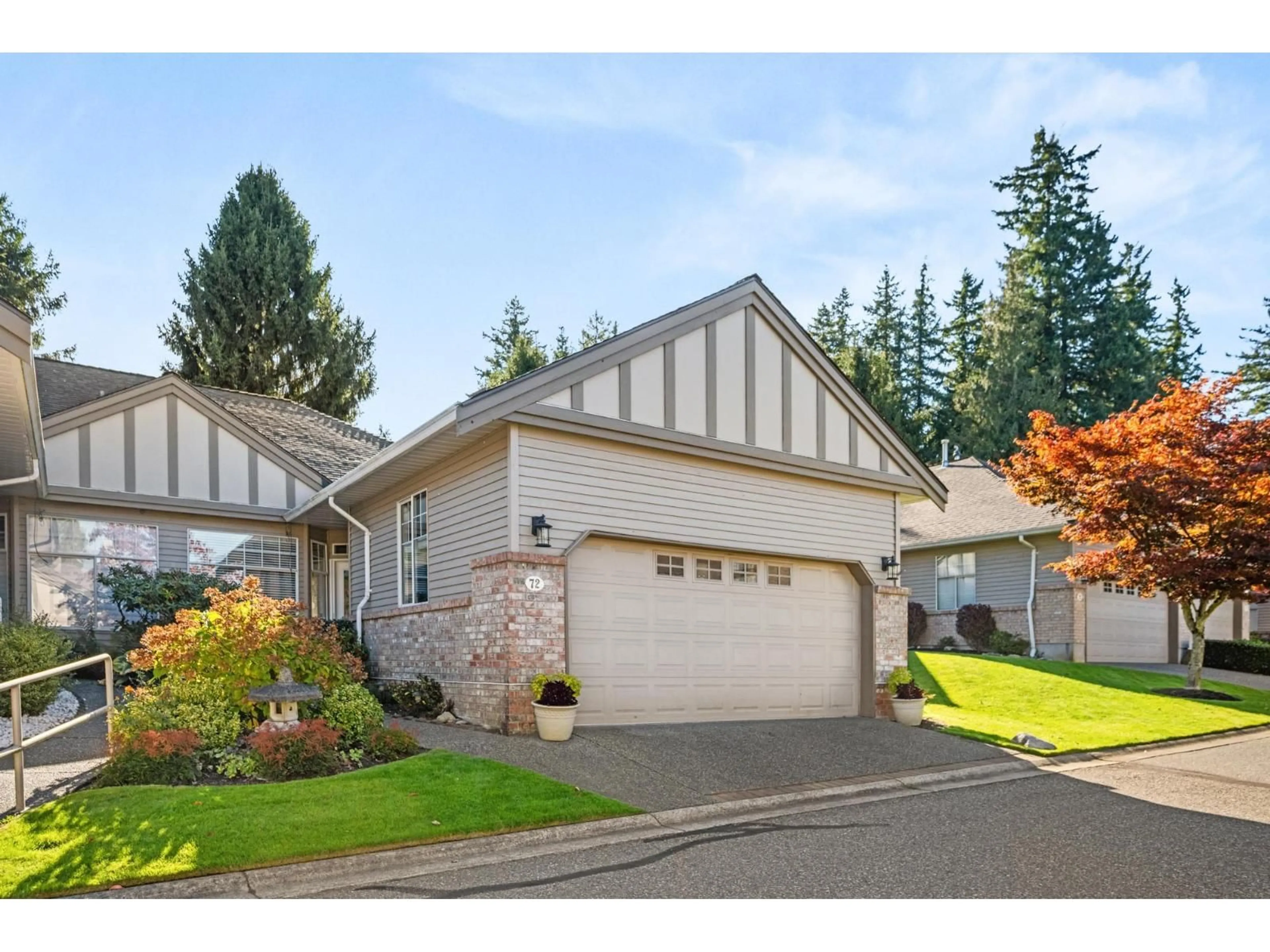 Home with vinyl exterior material, street for 72 - 2533 152, Surrey British Columbia V4P1N4