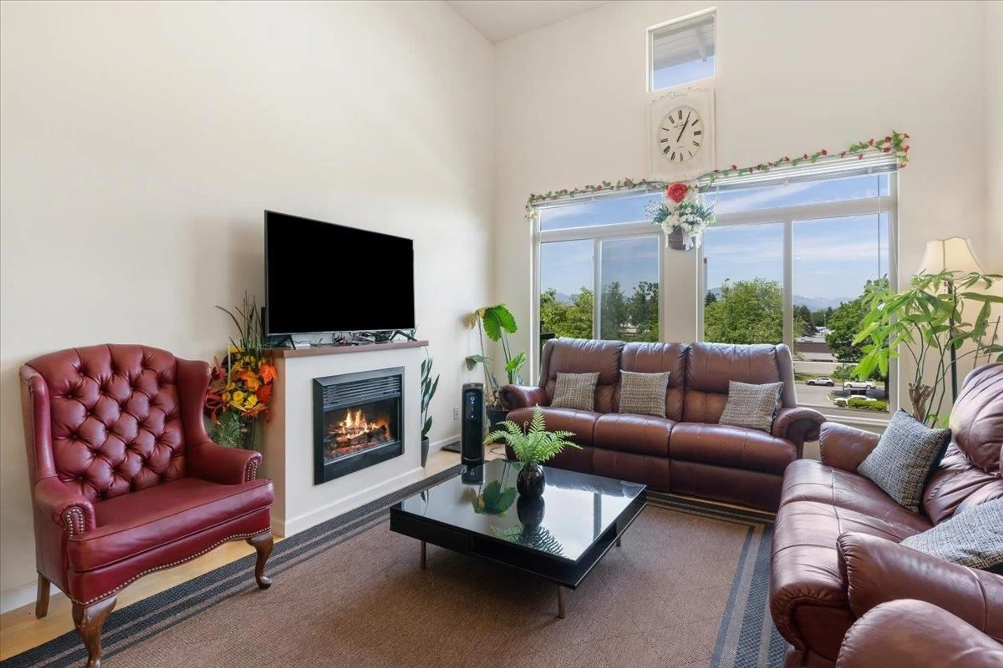 Living room with furniture, unknown for 415 - 10180 153, Surrey British Columbia V3R0B5