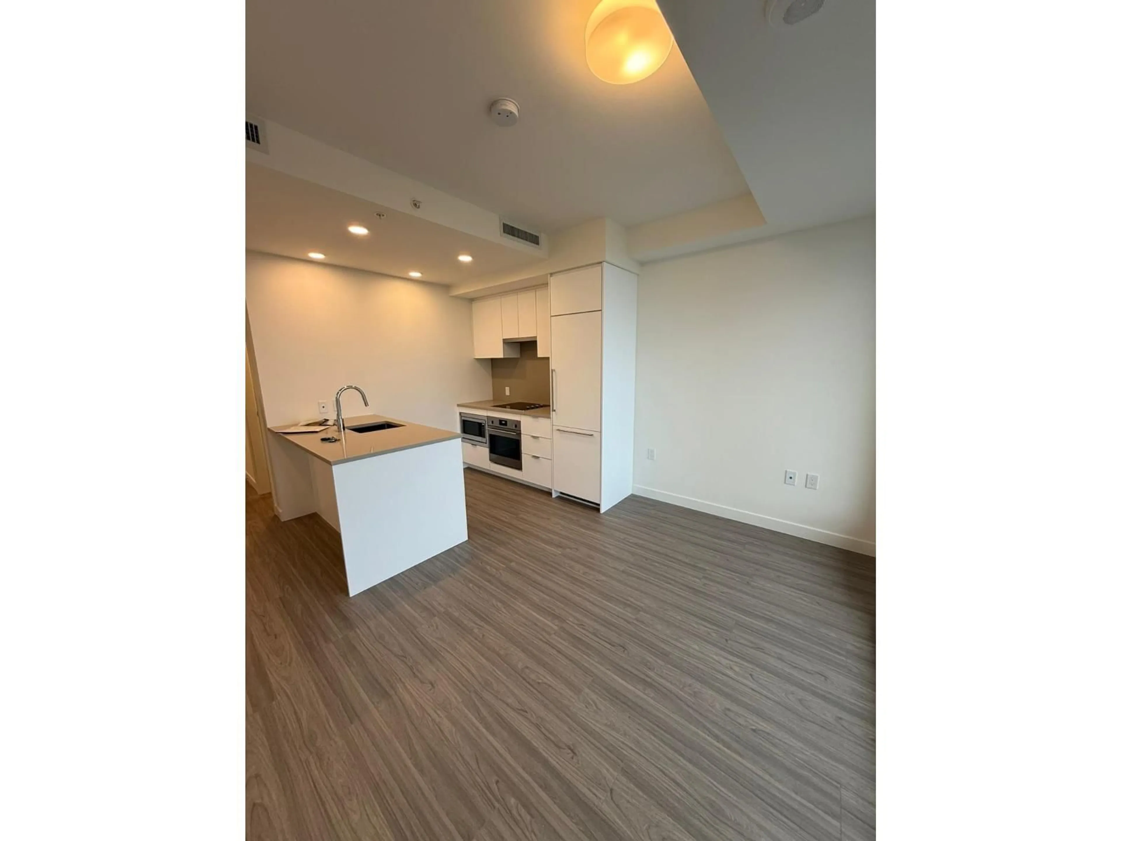 A pic of a room for 3403 - 13675 107A, Surrey British Columbia V3X0T2