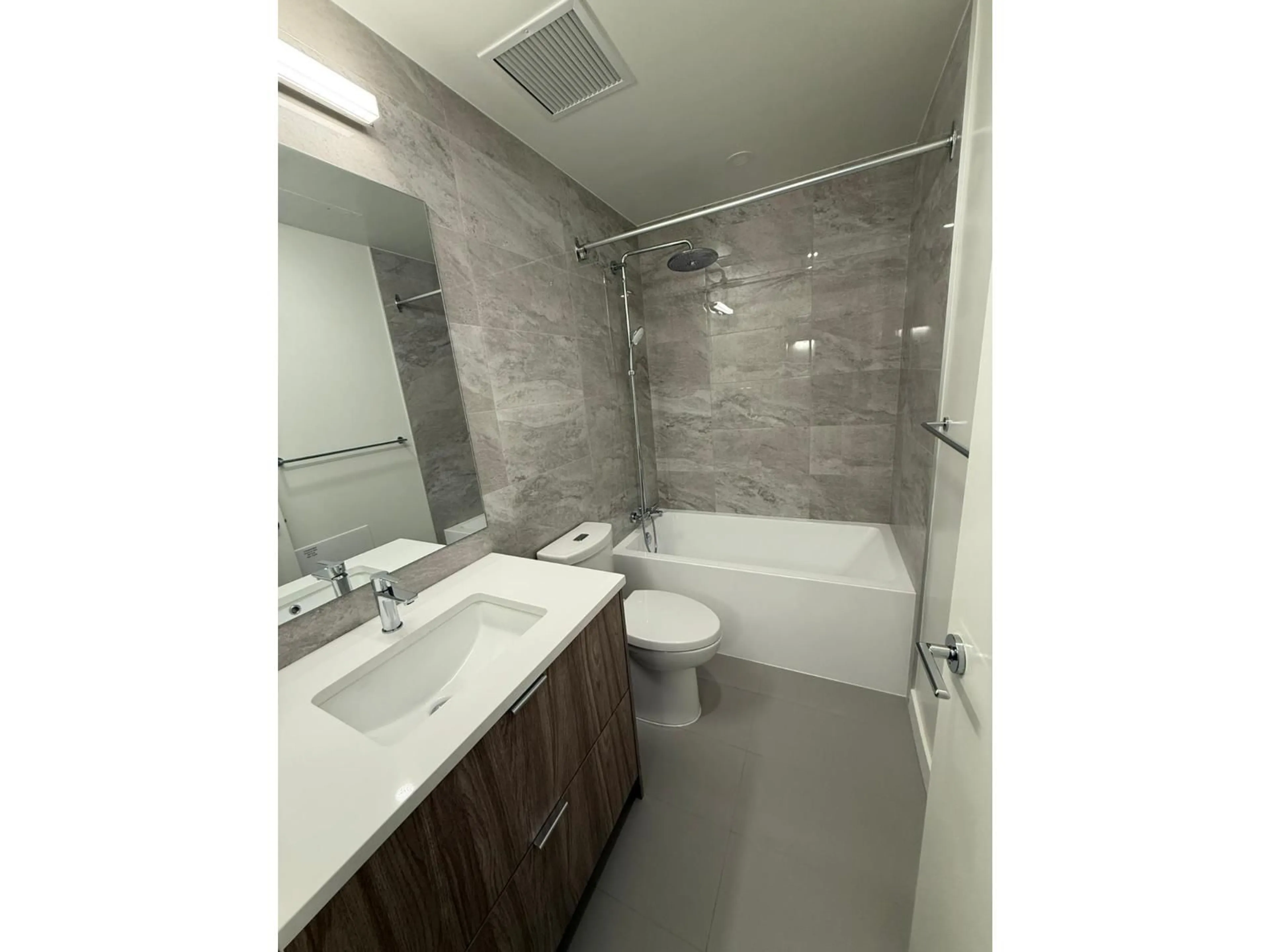 A pic of a room for 3403 - 13675 107A, Surrey British Columbia V3X0T2