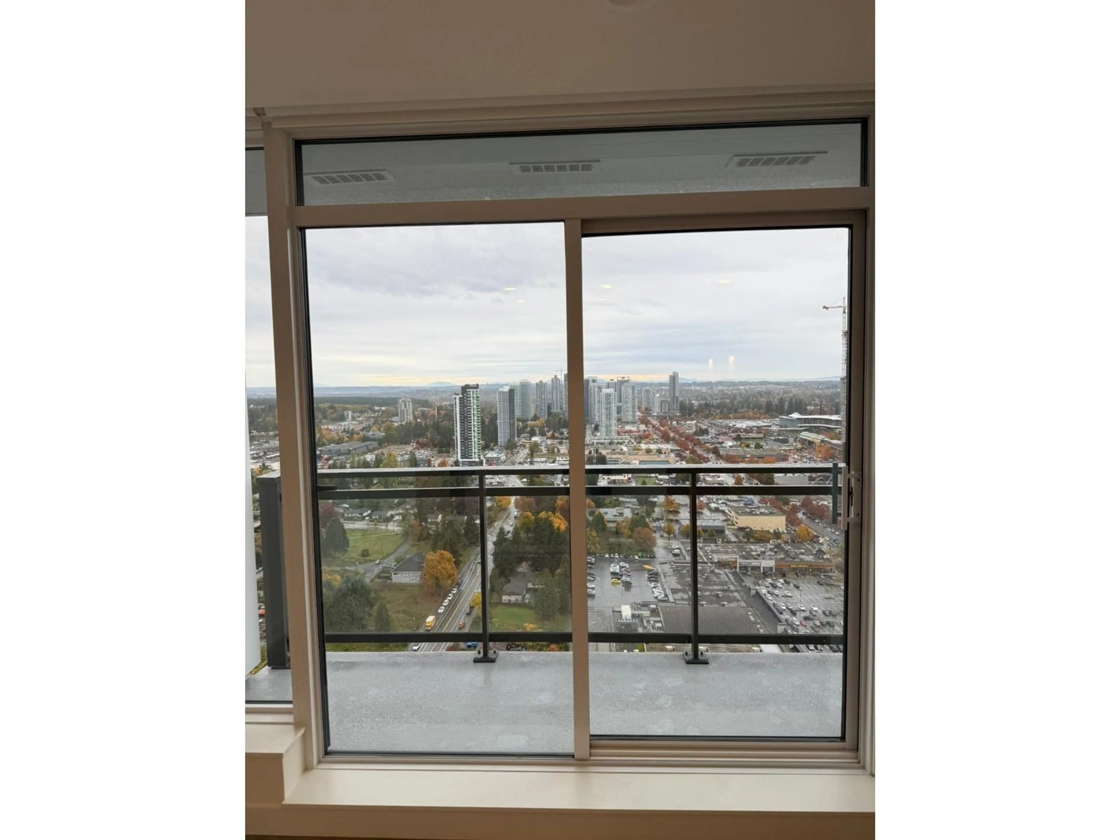 A pic of a room for 3403 - 13675 107A, Surrey British Columbia V3X0T2