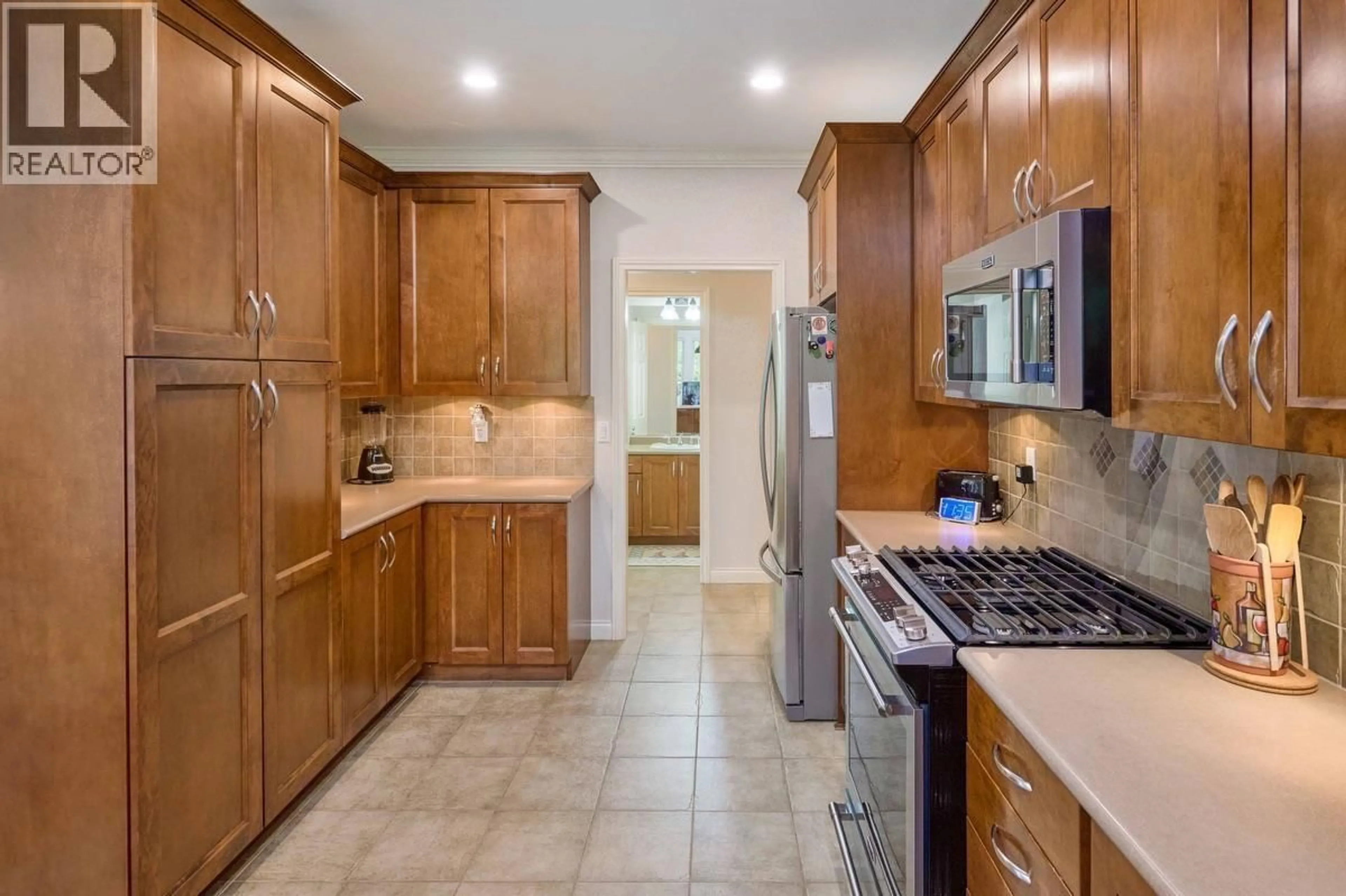 Standard kitchen, ceramic/tile floor for 1 - 6105 RIVER ROAD, Delta British Columbia V4K5G5