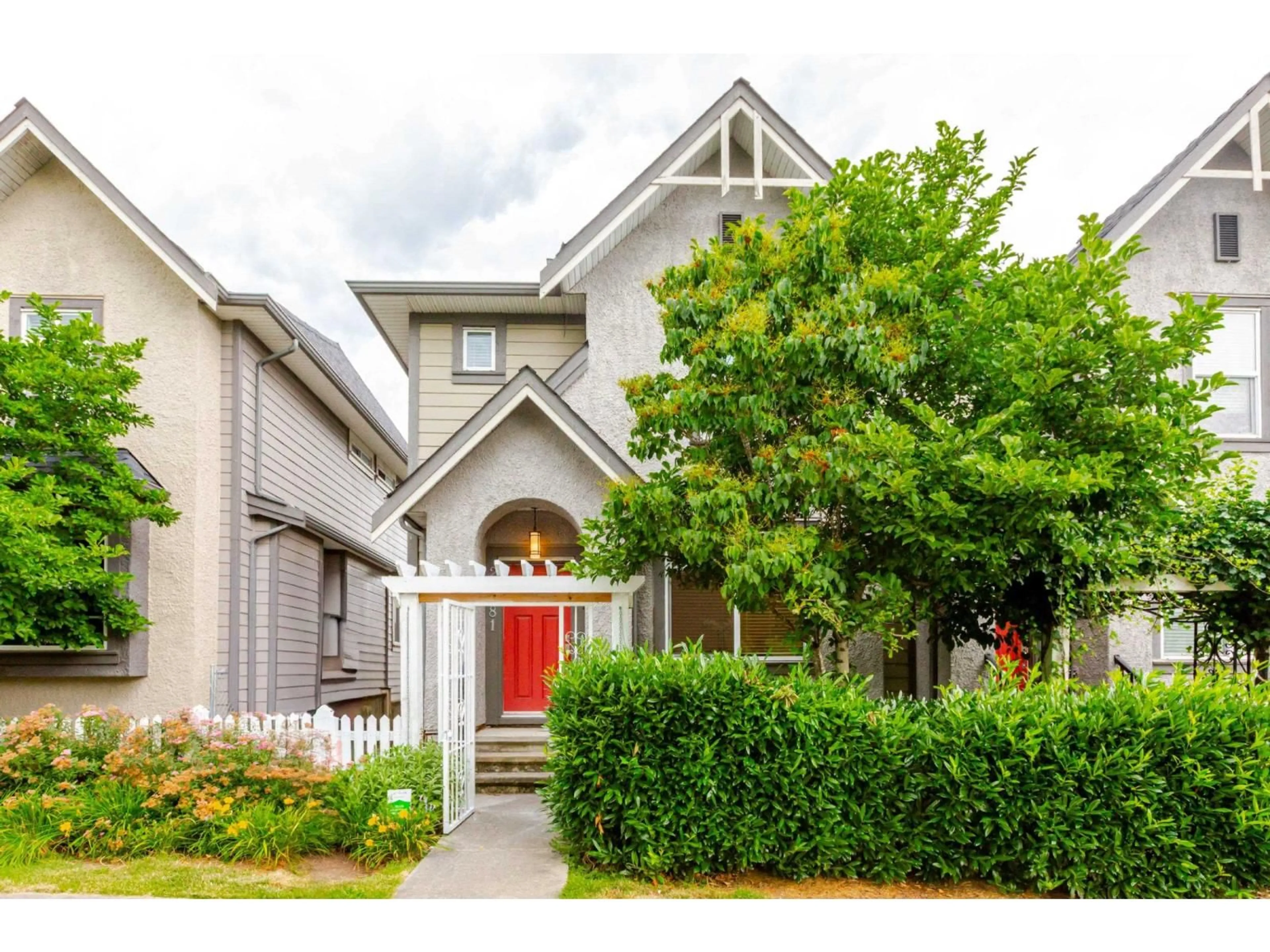 Home with vinyl exterior material, street for 21081 80 AVENUE, Langley British Columbia V2Y0J4