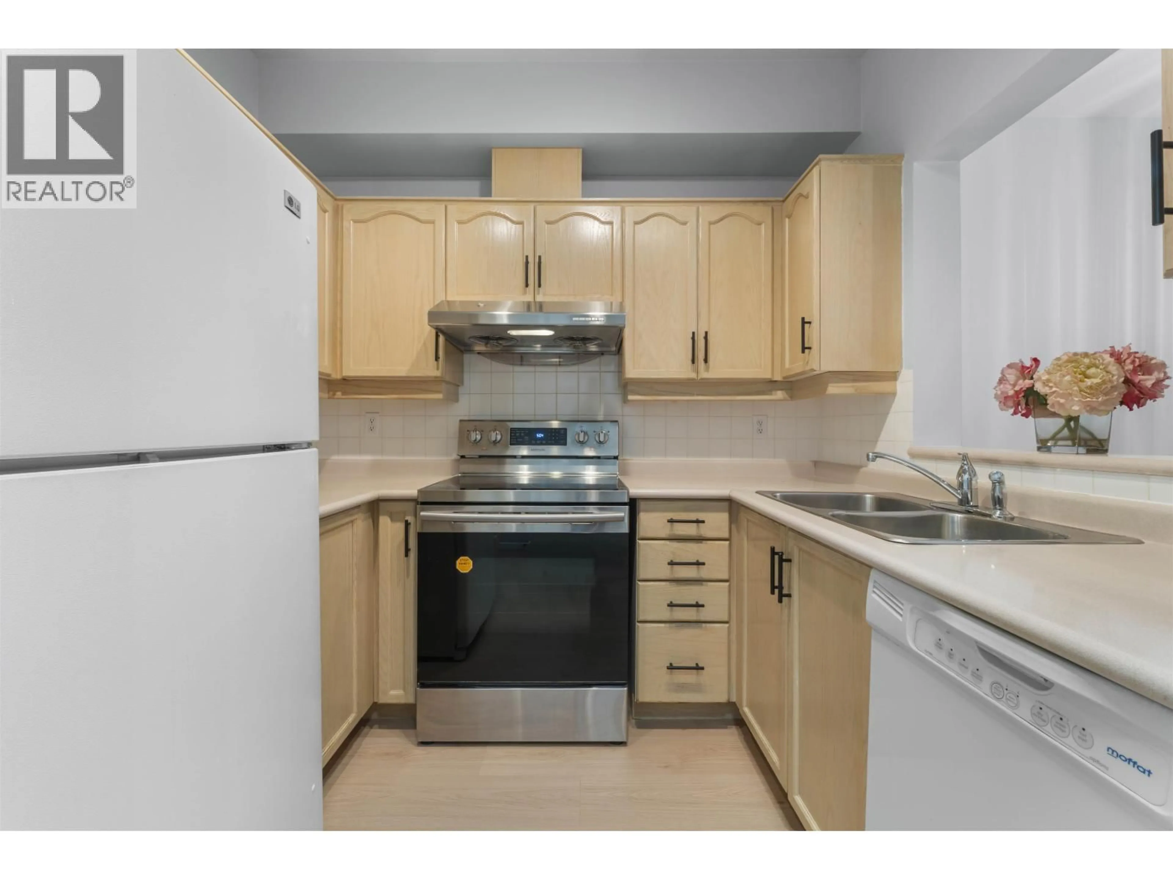 Standard kitchen, unknown for 310 - 6742 STATION HILL COURT, Burnaby British Columbia V3N4V2