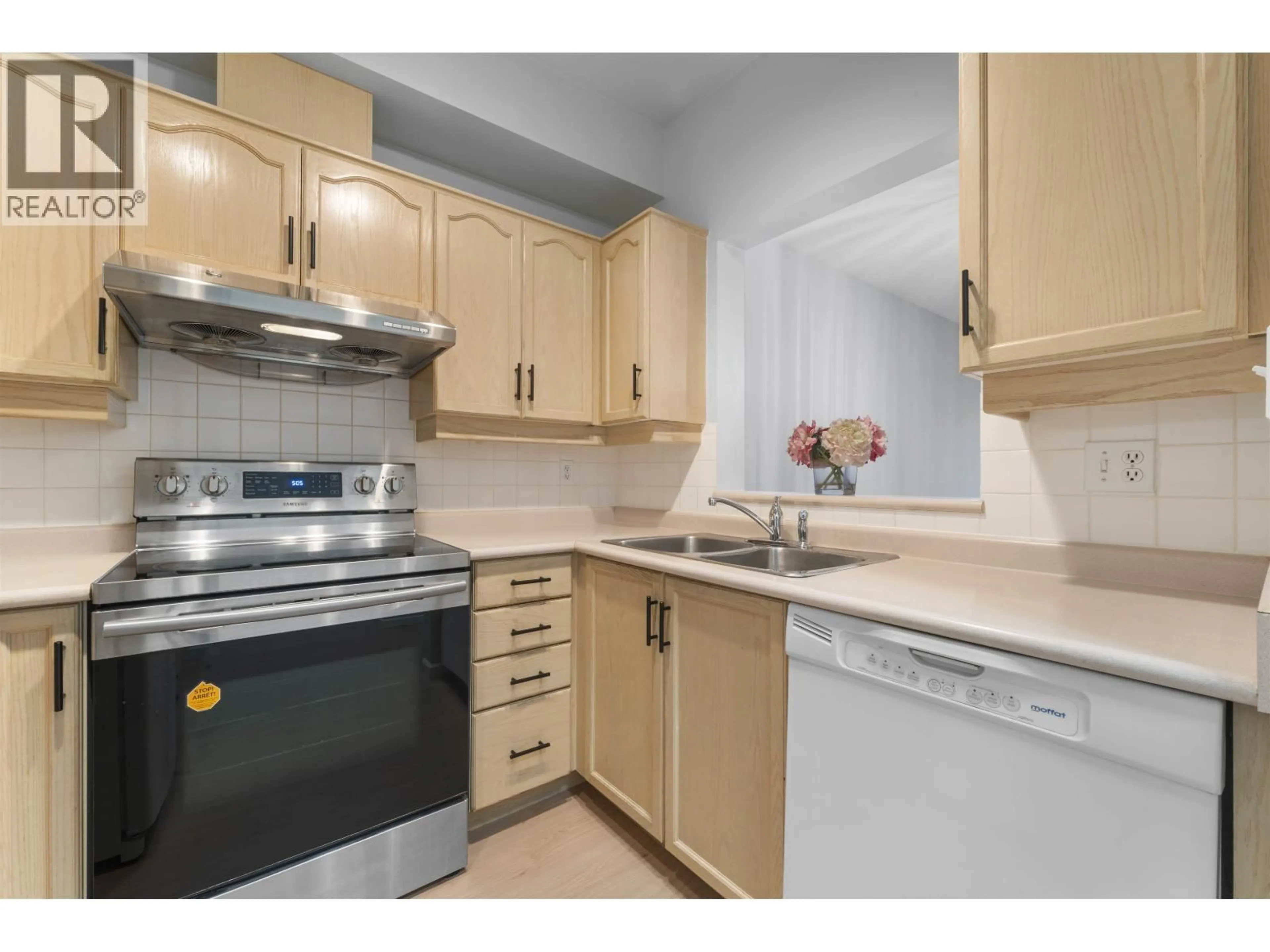Standard kitchen, unknown for 310 - 6742 STATION HILL COURT, Burnaby British Columbia V3N4V2