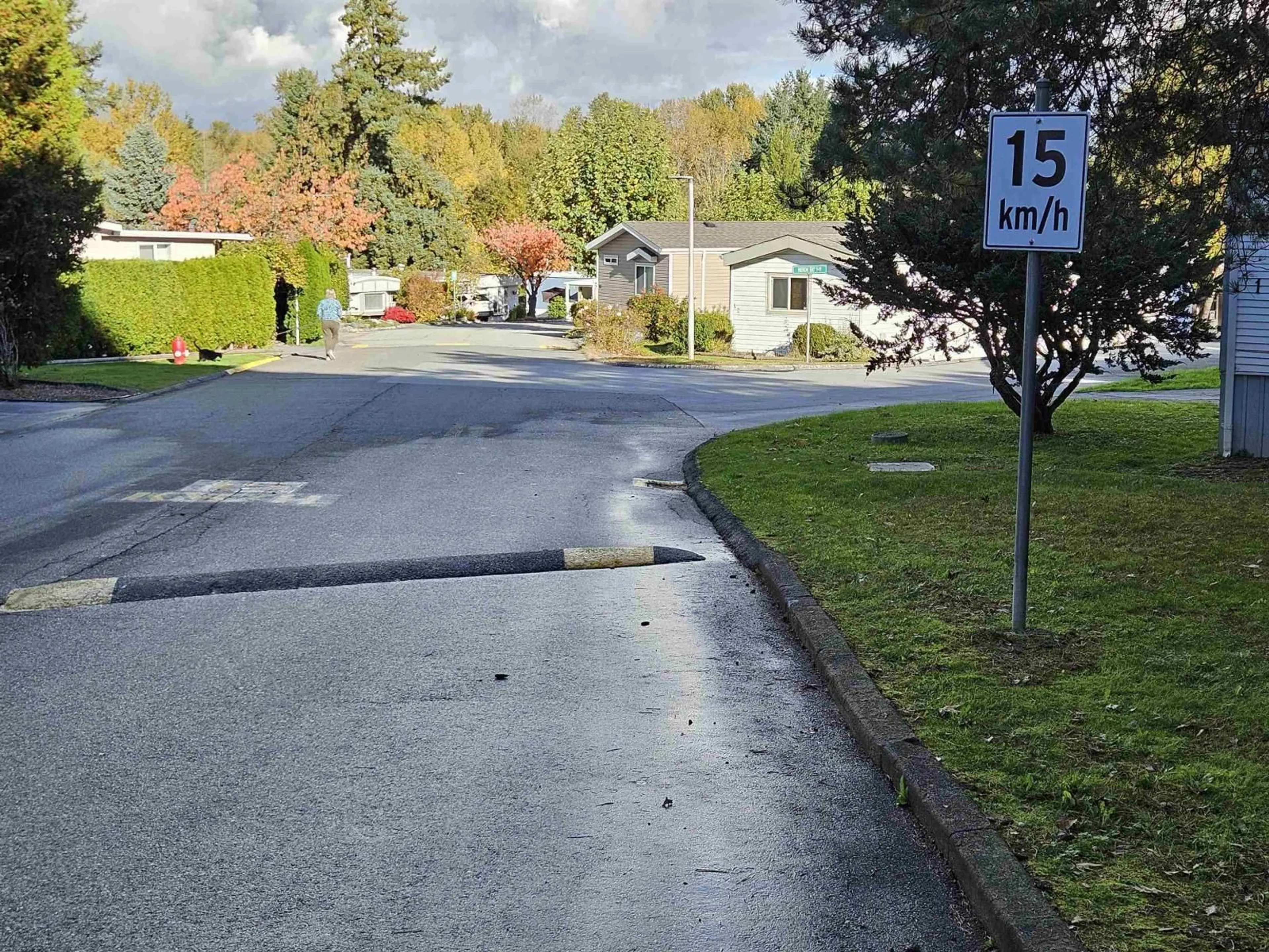 Blurry image for 60 - 8220 KING GEORGE, Surrey British Columbia V3W6E1