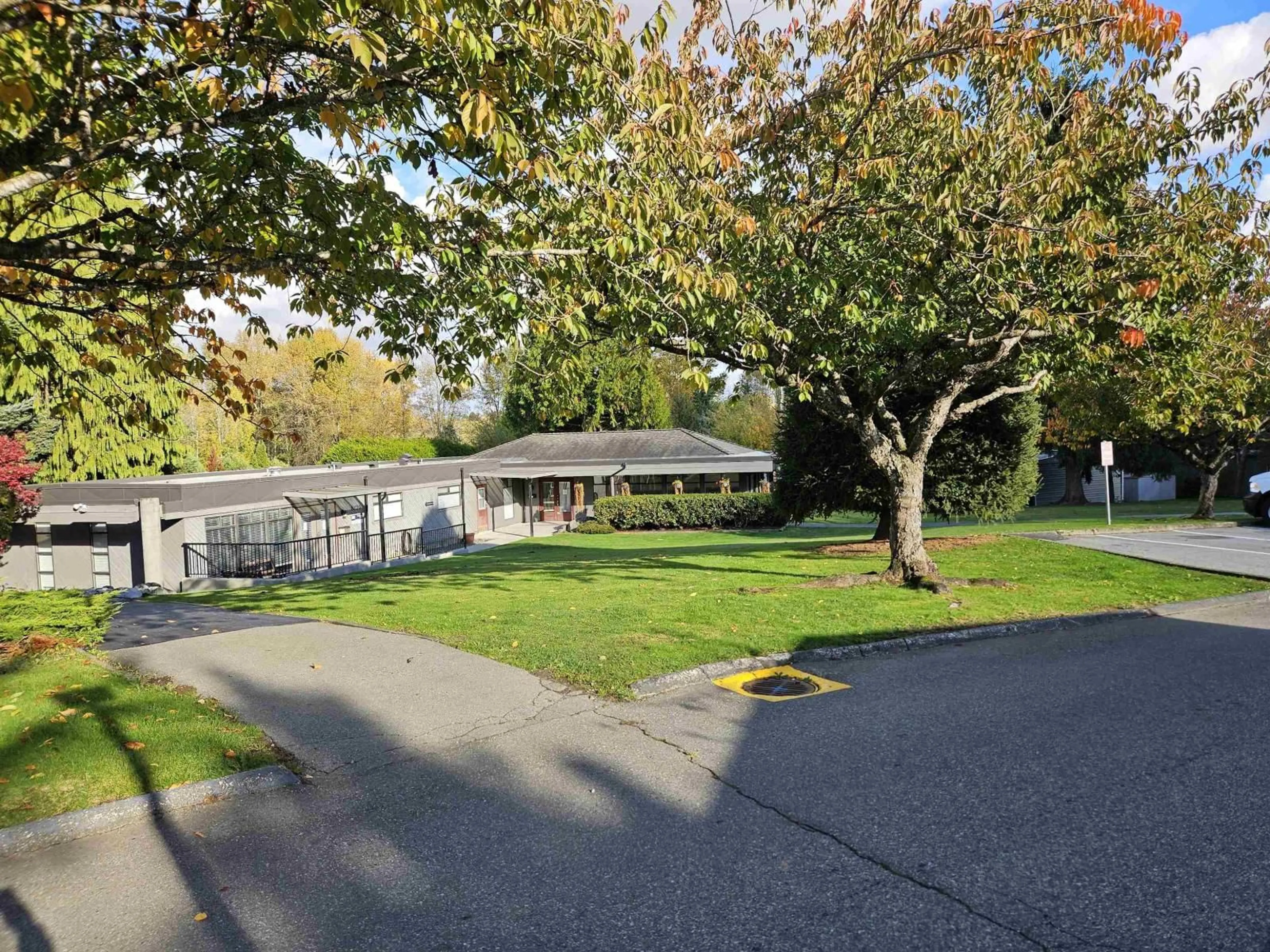 A pic from outside/outdoor area/front of a property/back of a property/a pic from drone, street for 60 - 8220 KING GEORGE, Surrey British Columbia V3W6E1