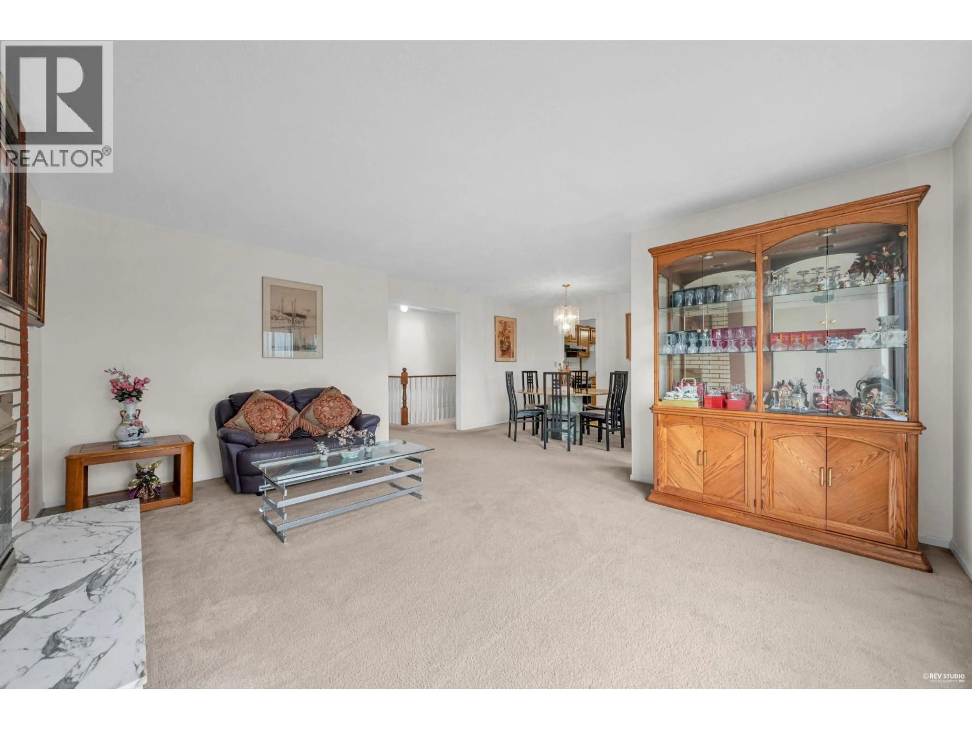 Living room with furniture, unknown for 6760 LAKEVIEW AVENUE, Burnaby British Columbia V5E2P4