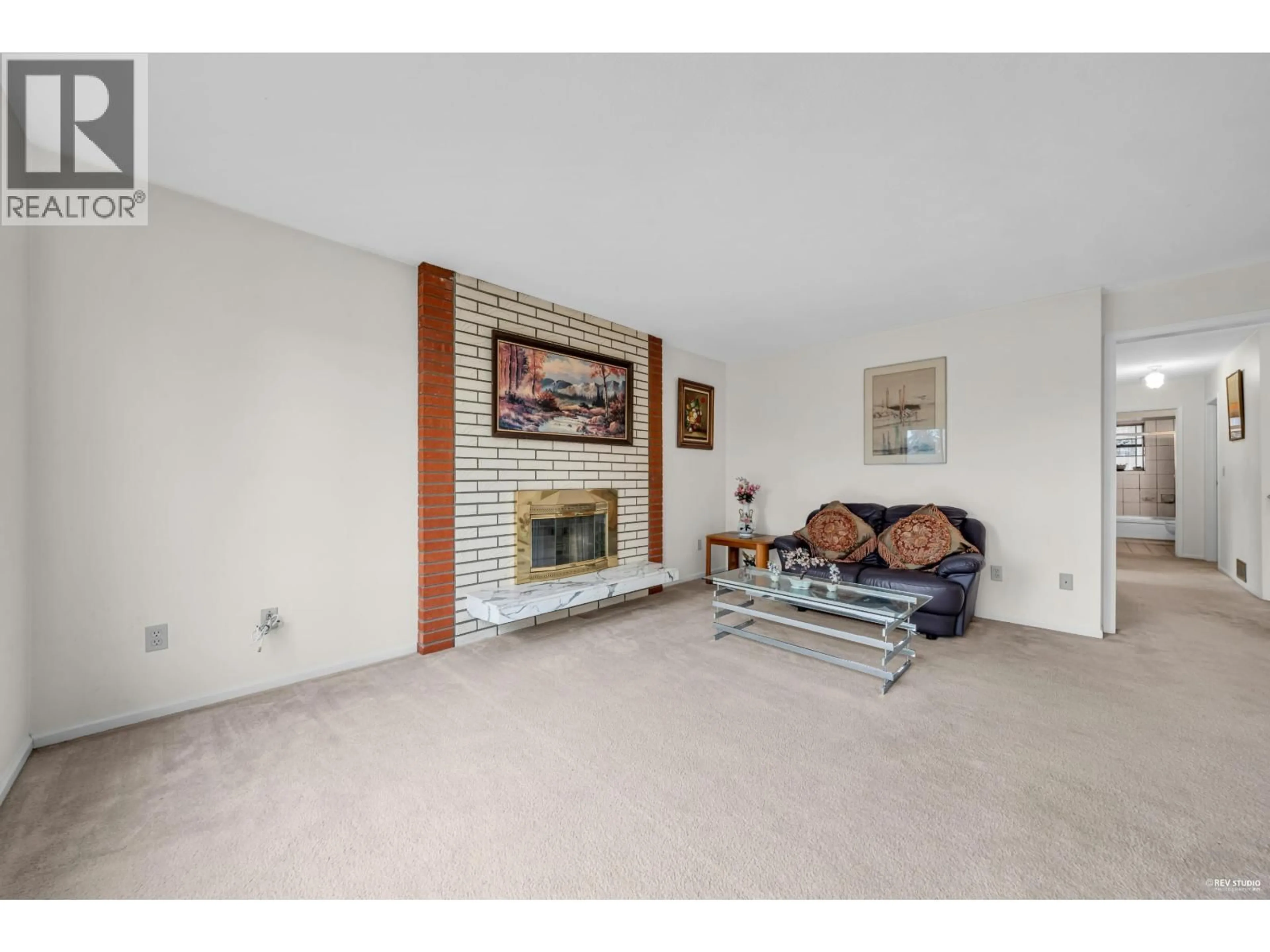 Living room with furniture, unknown for 6760 LAKEVIEW AVENUE, Burnaby British Columbia V5E2P4