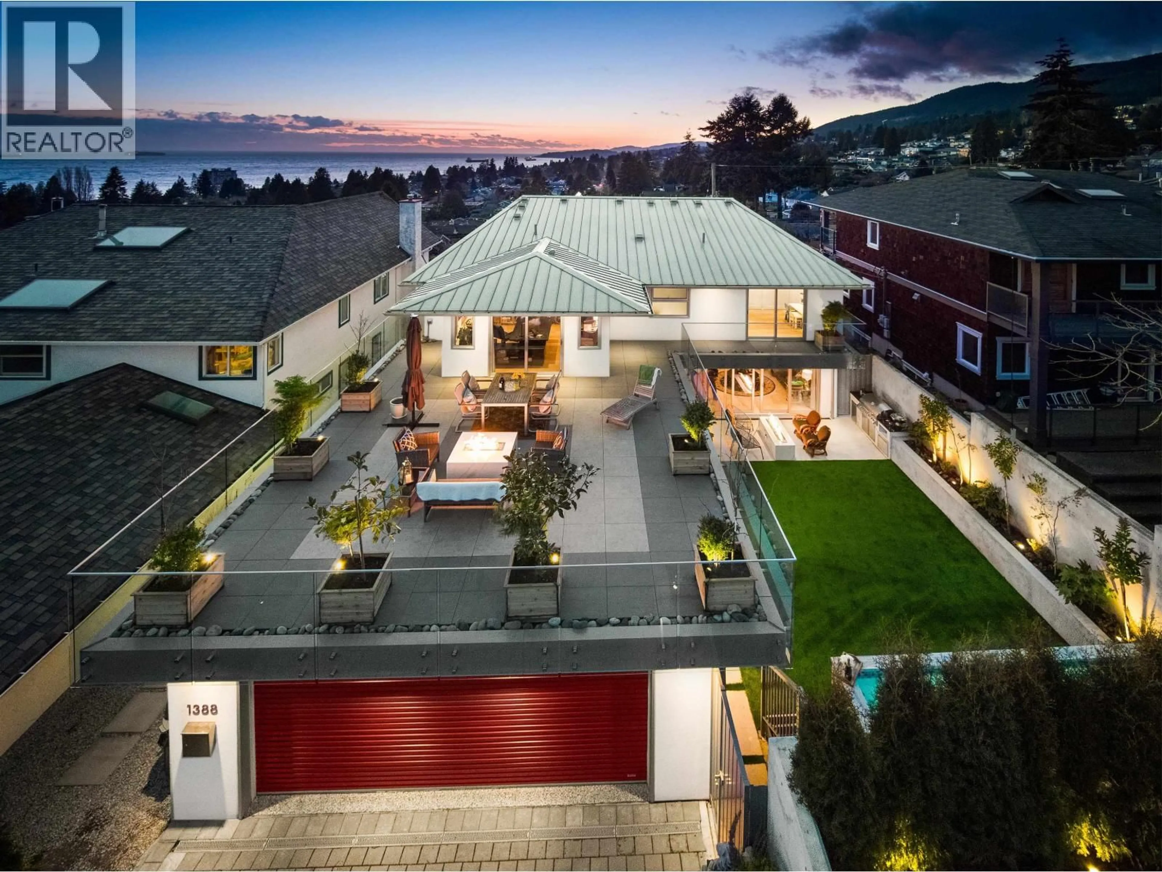 A pic from outside/outdoor area/front of a property/back of a property/a pic from drone, unknown for 1388 21ST STREET, West Vancouver British Columbia V7V4B3