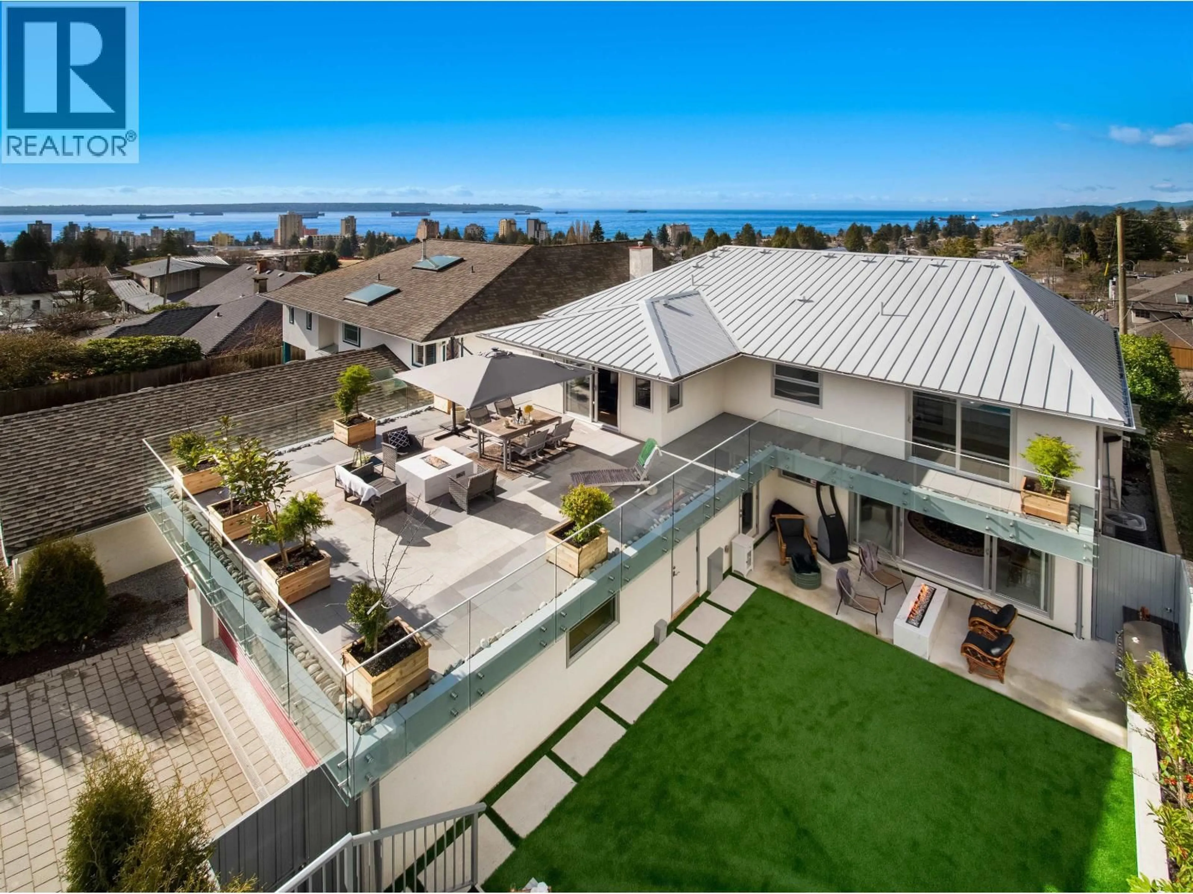 A pic from outside/outdoor area/front of a property/back of a property/a pic from drone, water/lake/river/ocean view for 1388 21ST STREET, West Vancouver British Columbia V7V4B3