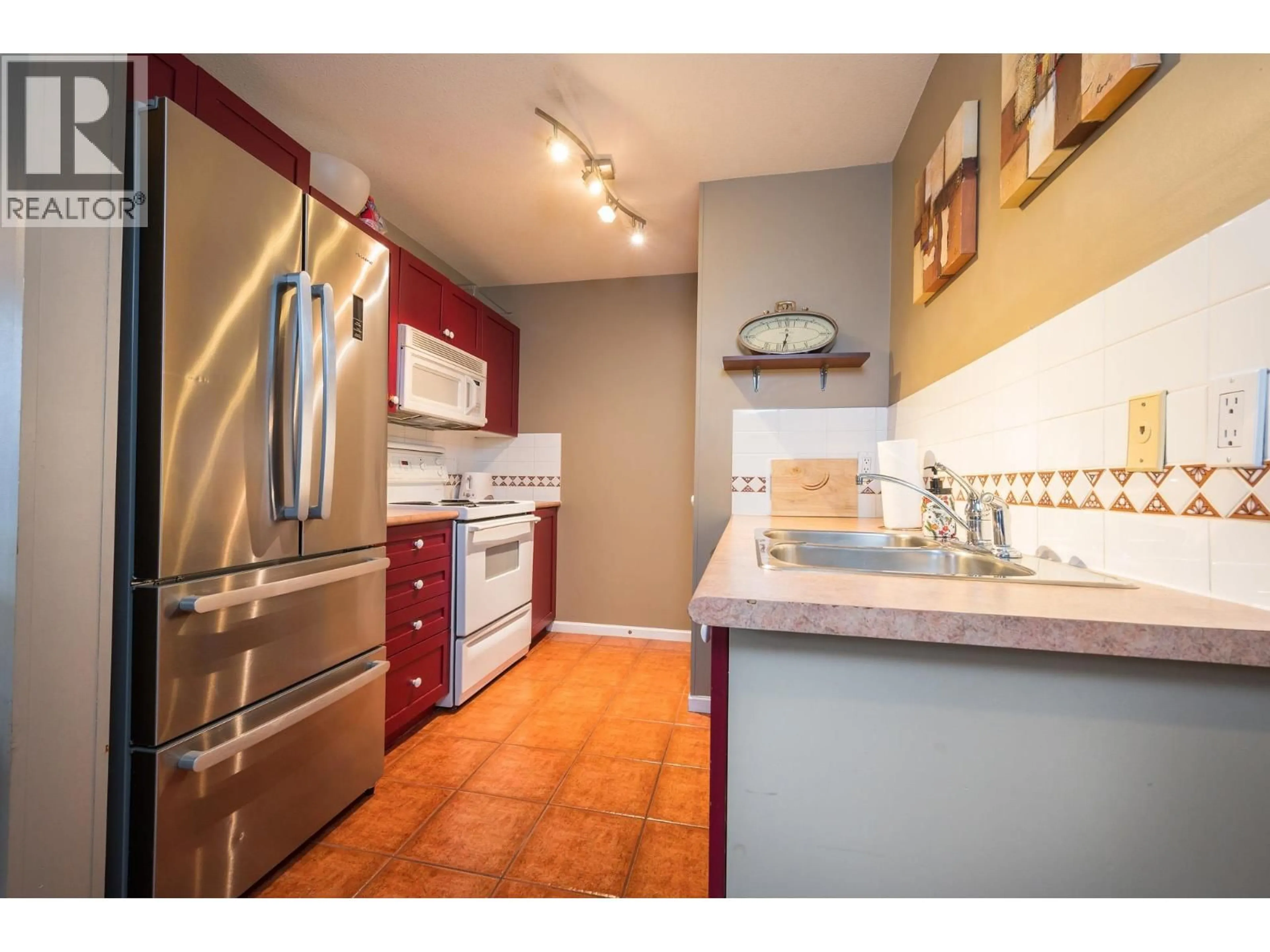 Standard kitchen, ceramic/tile floor for 333 - 4314 MAIN STREET, Whistler British Columbia V8E1A8
