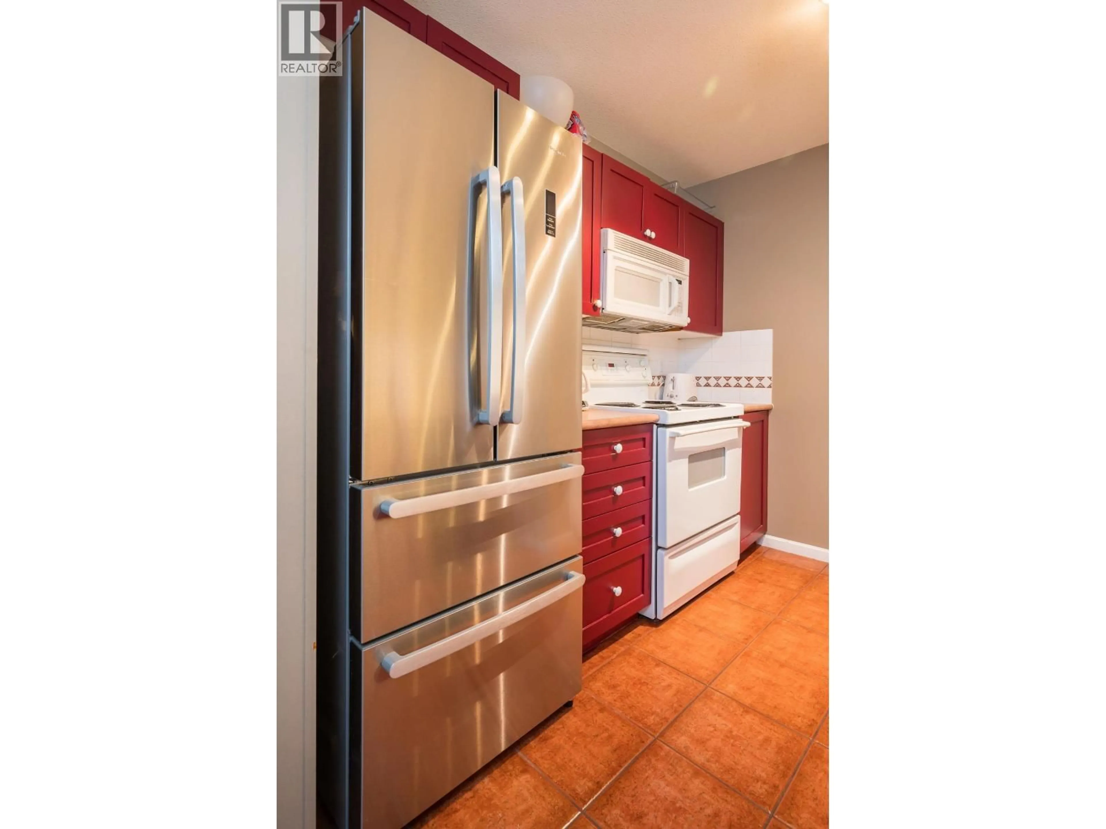 Standard kitchen, unknown for 333 - 4314 MAIN STREET, Whistler British Columbia V8E1A8