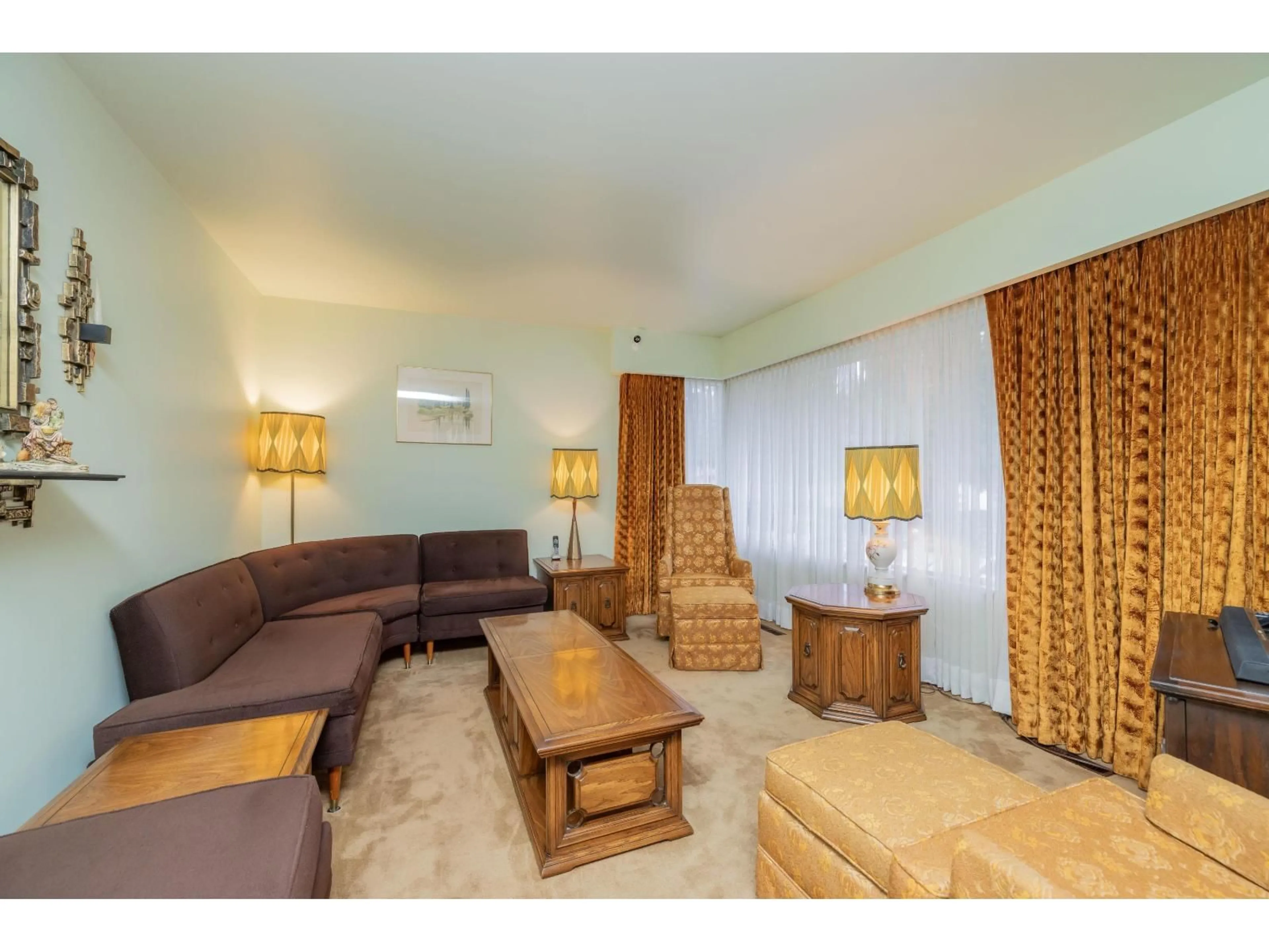 Living room with furniture, unknown for 10921 142A, Surrey British Columbia V3R3L7