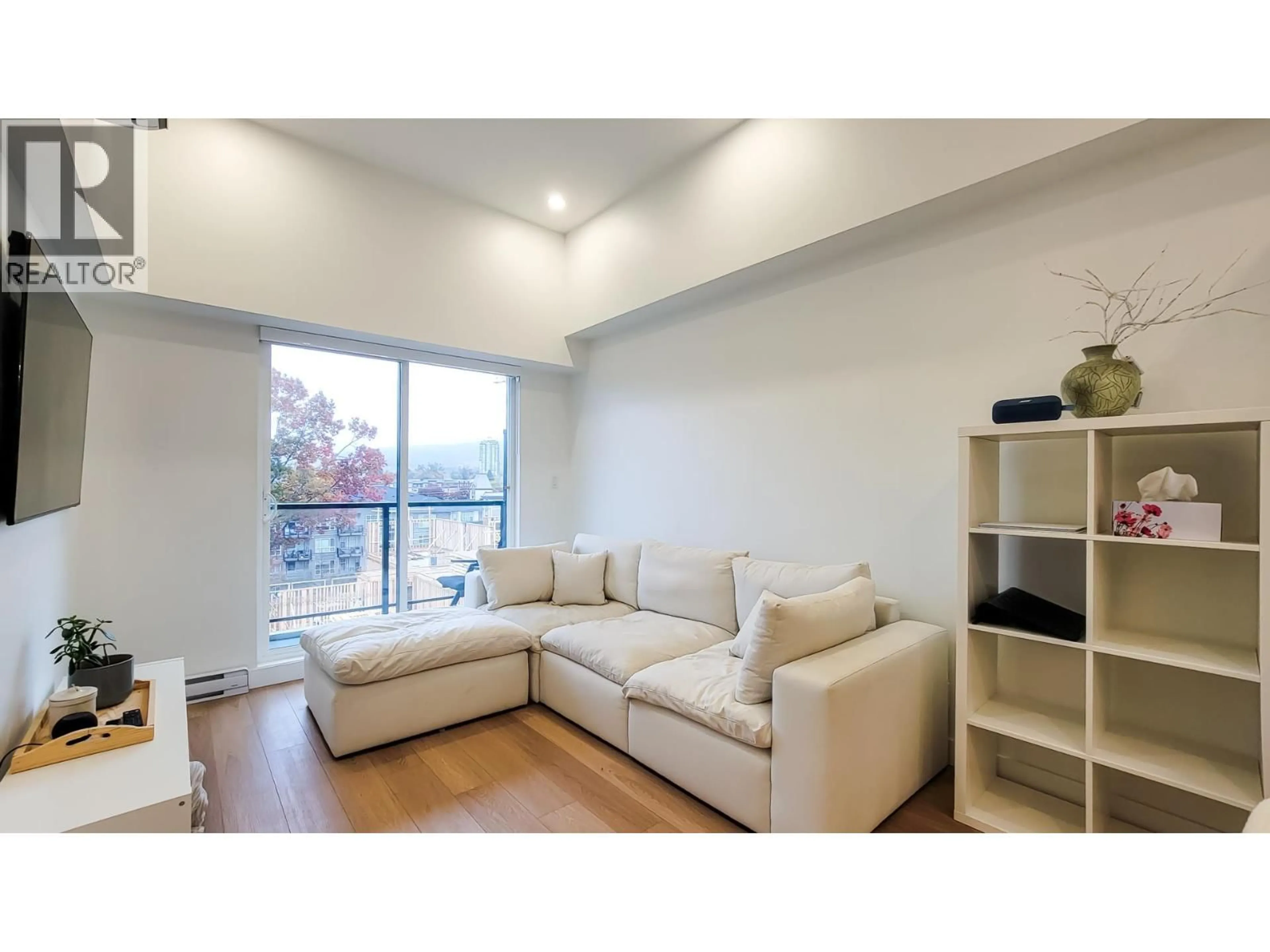 Living room with furniture, wood/laminate floor for 603 - 2331 KELLY AVENUE, Port Coquitlam British Columbia V3C0T4