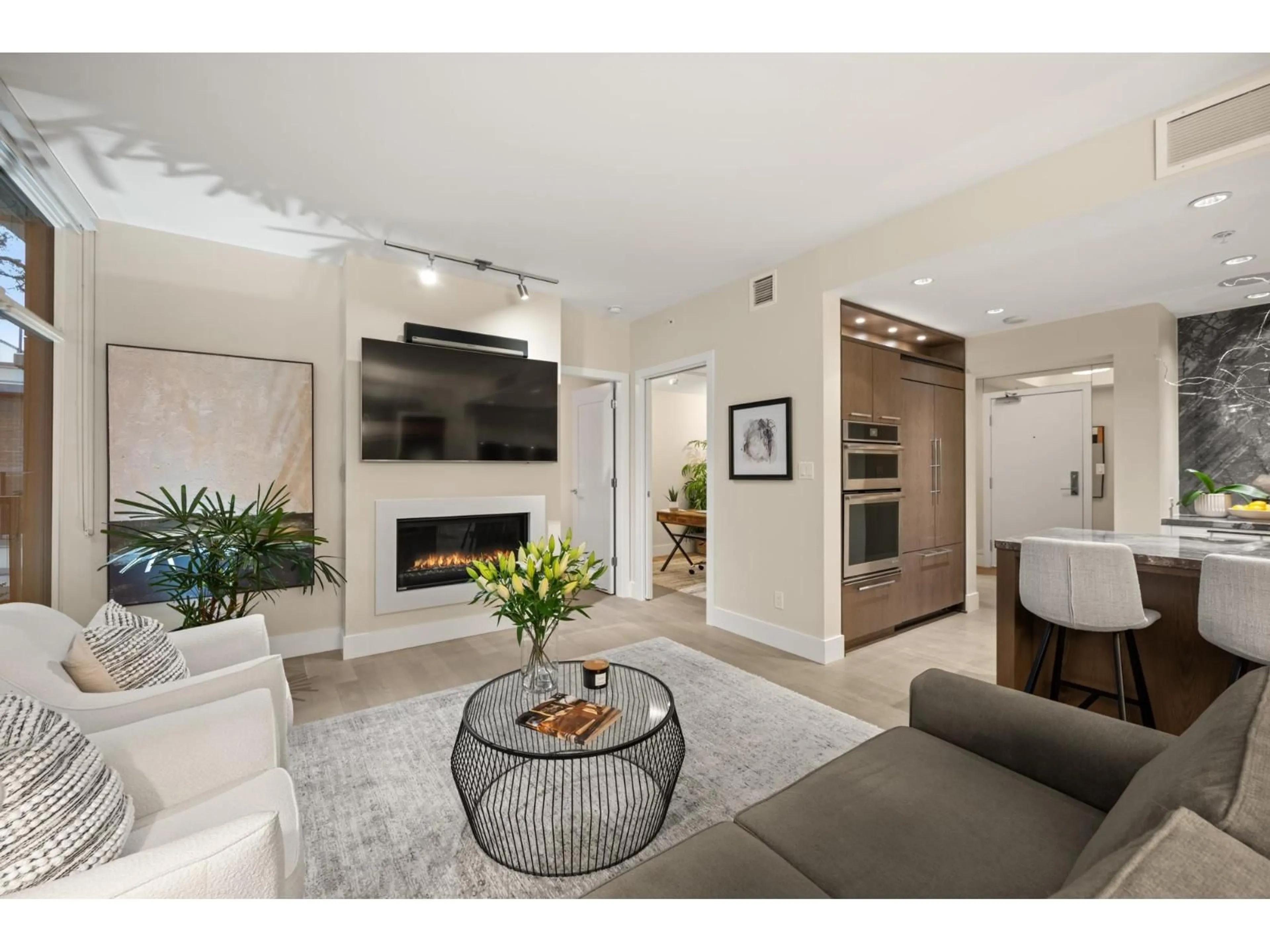 Living room with furniture, unknown for 206 - 1501 VIDAL, White Rock British Columbia V4B0B5