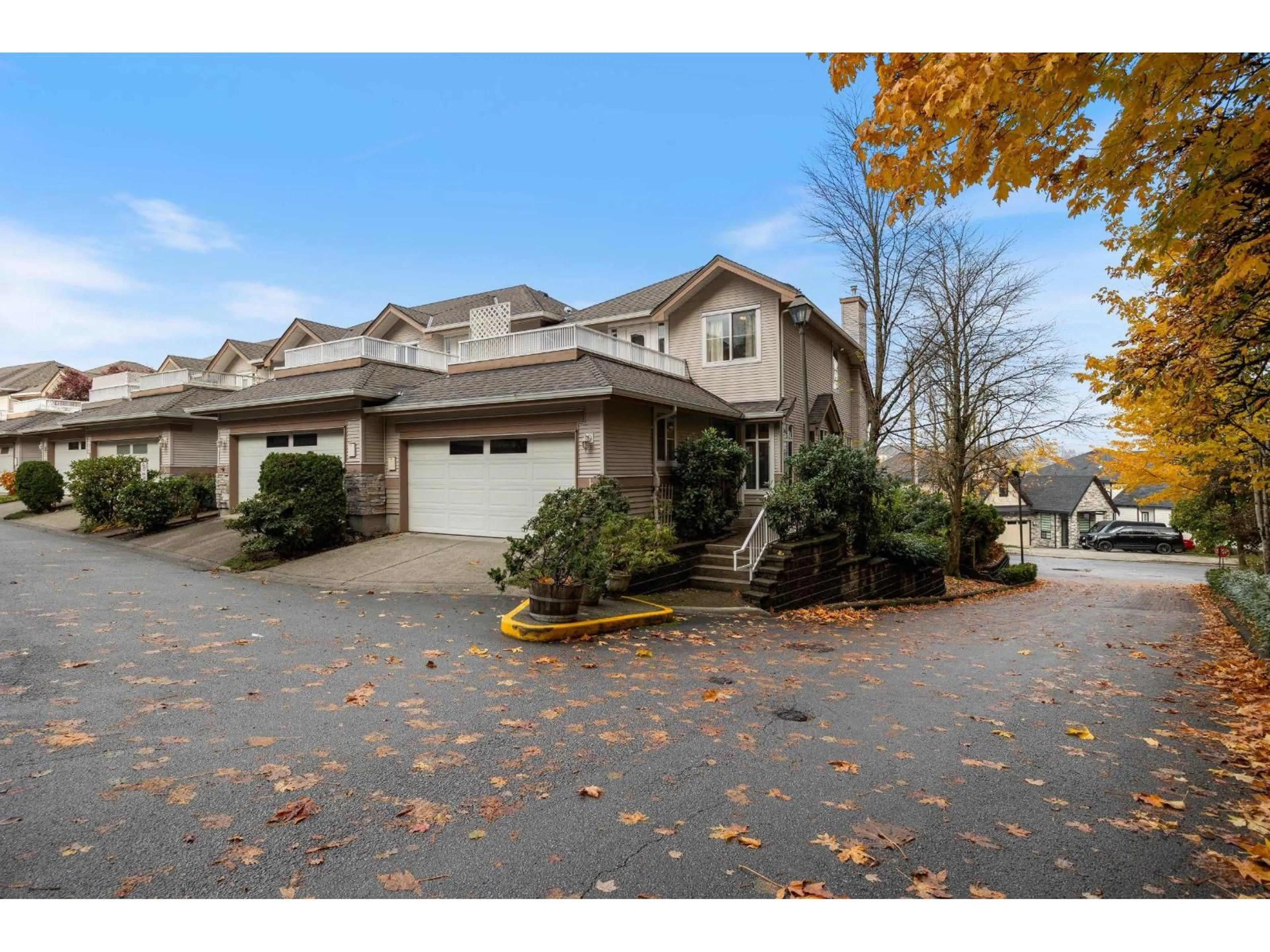 A pic from outside/outdoor area/front of a property/back of a property/a pic from drone, street for 1 - 11860 RIVER, Surrey British Columbia V3V2V7