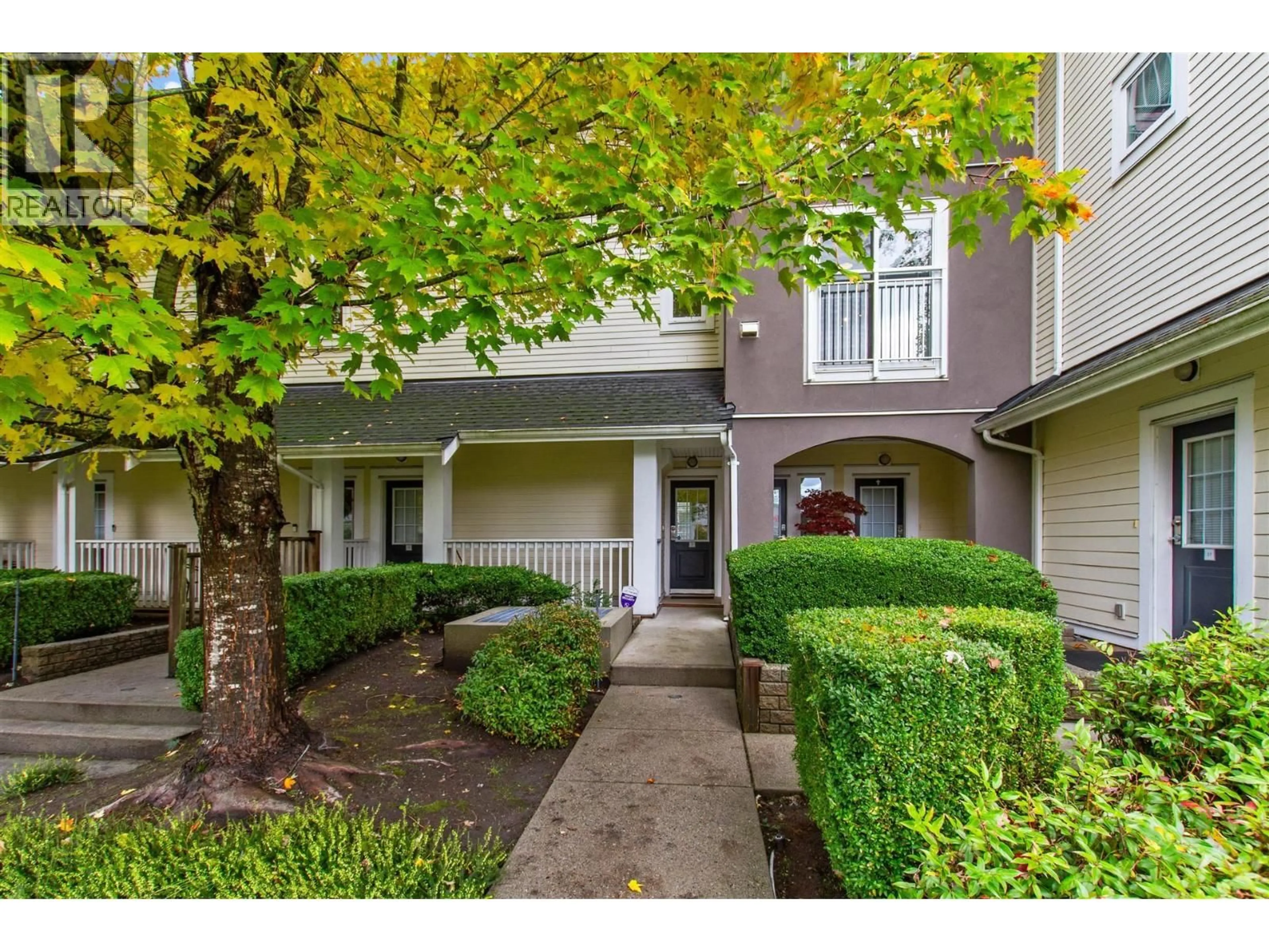 Indoor entryway for 12 - 6965 HASTINGS STREET, Burnaby British Columbia V5B1S9