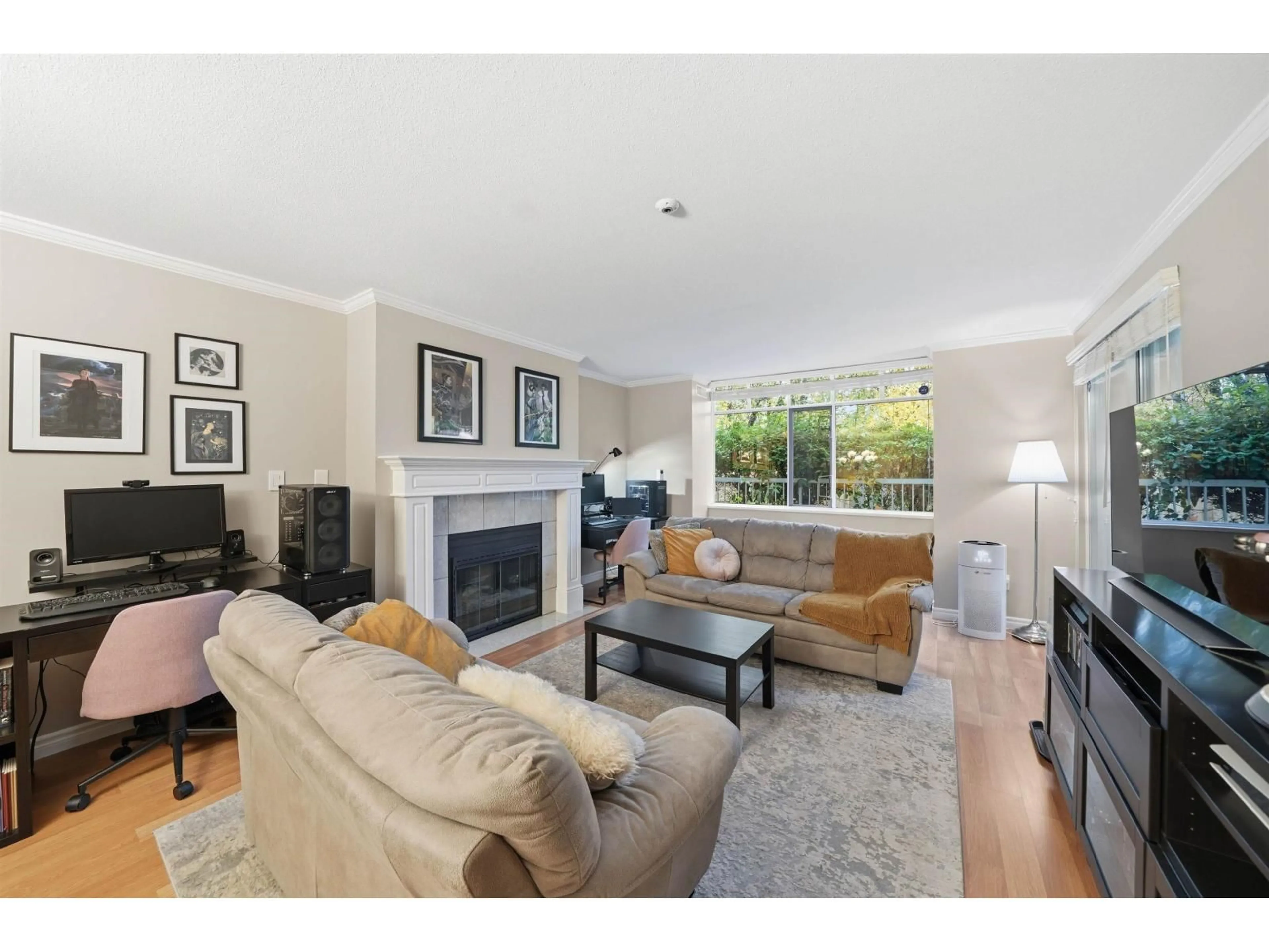 Living room with furniture, unknown for 105 - 9767 140, Surrey British Columbia V3T5S4