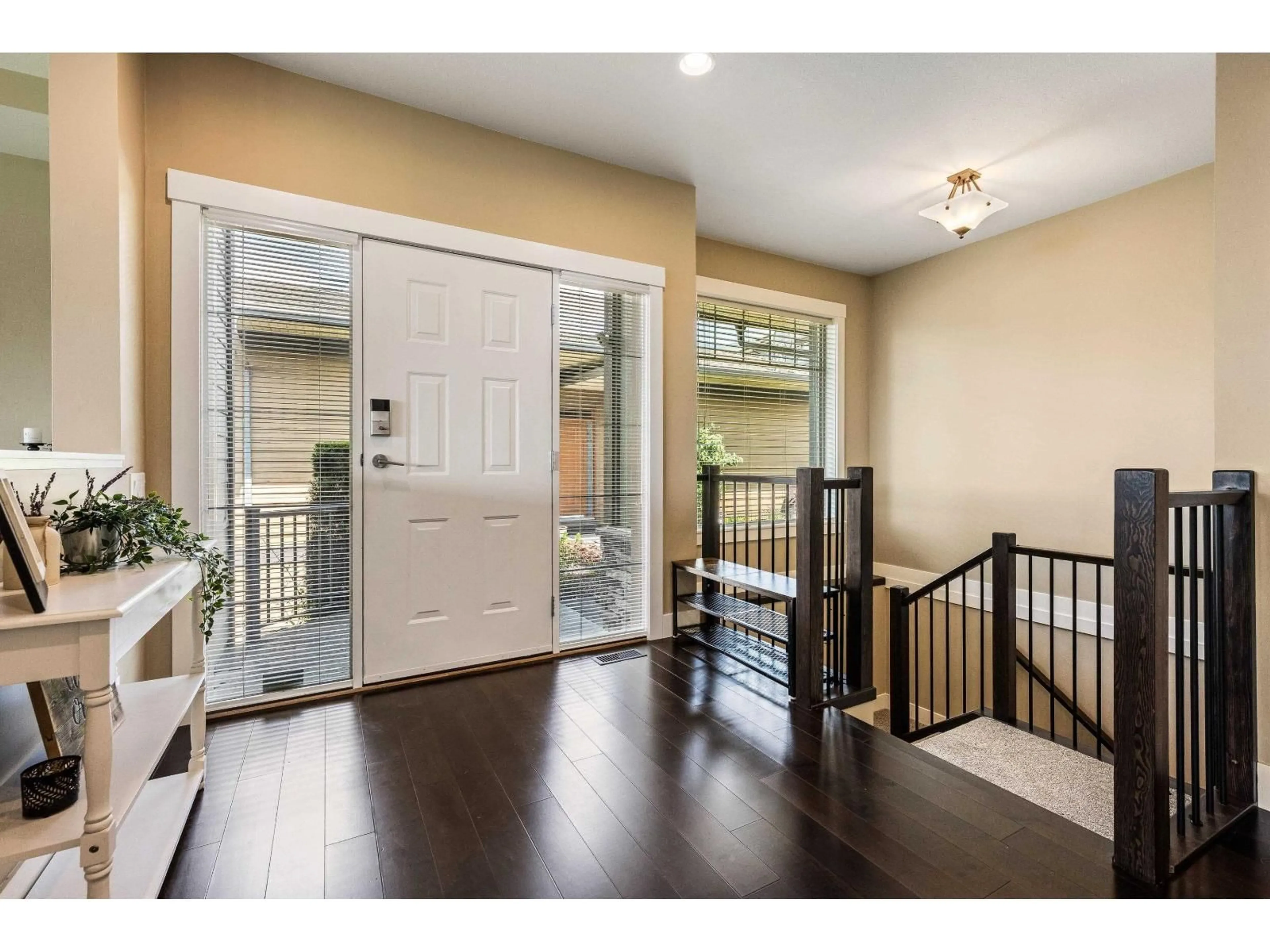 Indoor entryway for 111 - 51096 FALLS COURT, Chilliwack British Columbia V4Z1K7