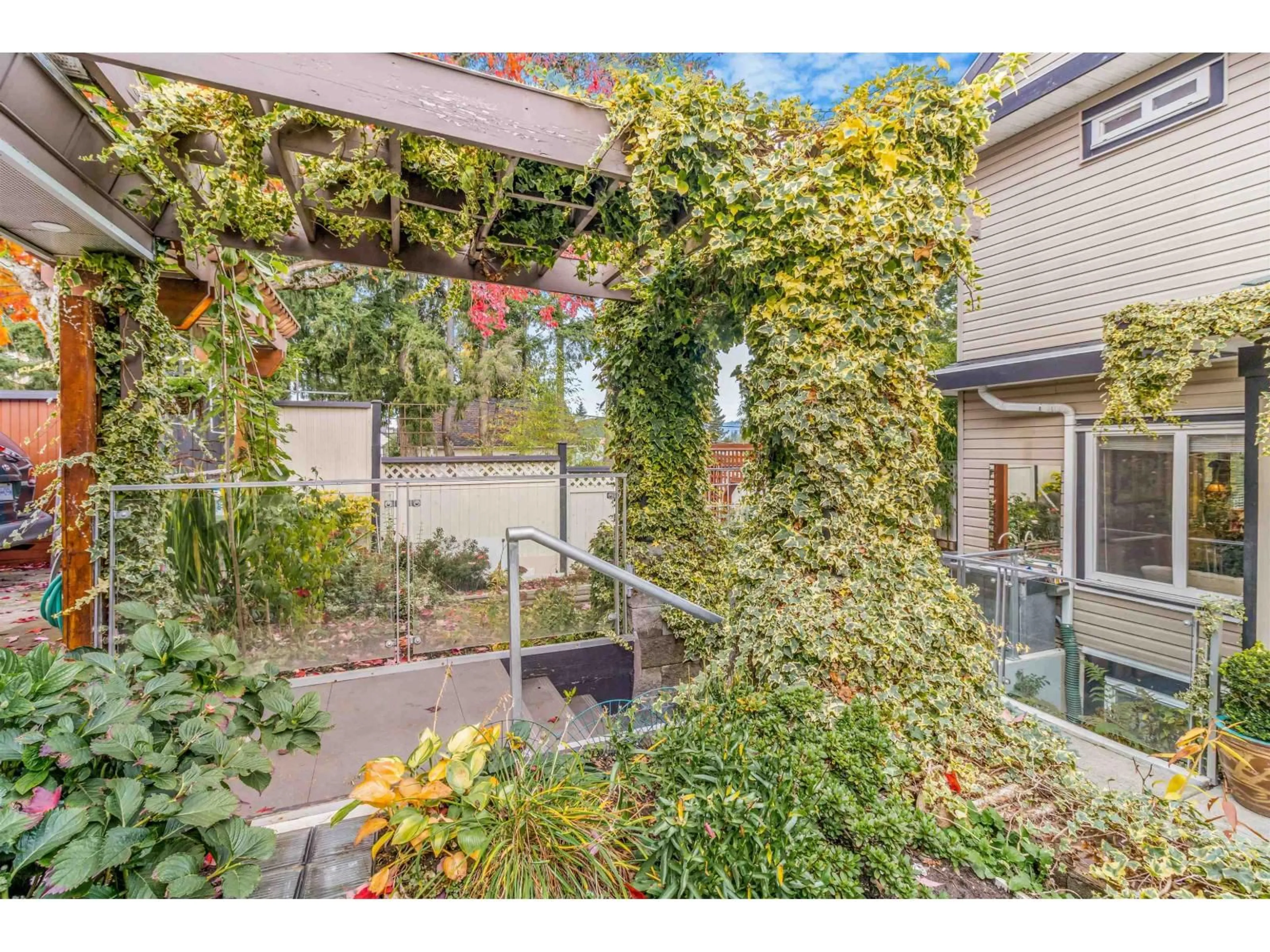 Patio, street for 9347 122, Surrey British Columbia V3V4L7