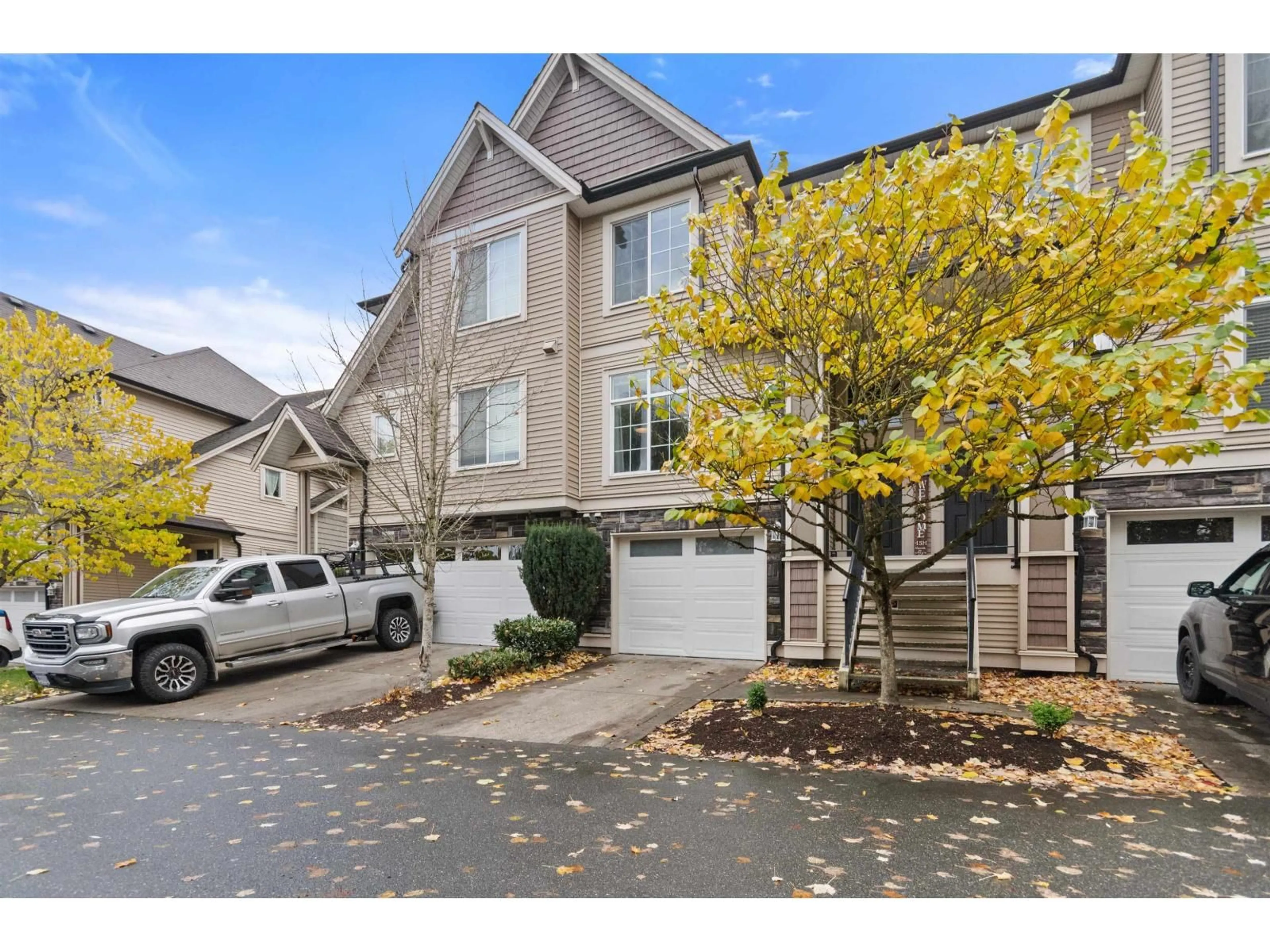 A pic from outside/outdoor area/front of a property/back of a property/a pic from drone, street for 18 - 46832 HUDSON ROAD, Chilliwack British Columbia V2R0L9