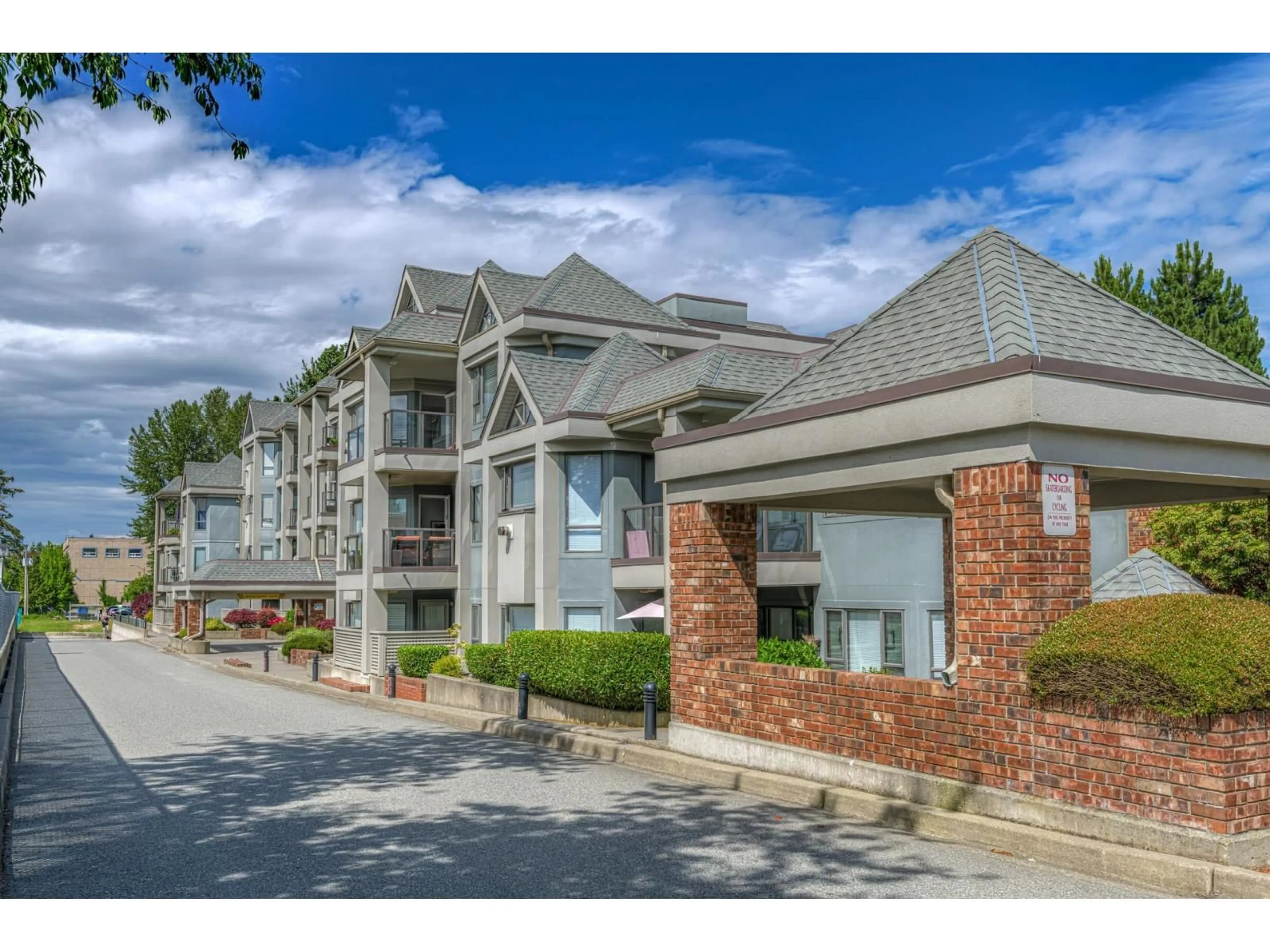 Unknown for 306 - 15241 18, Surrey British Columbia V4A1W9