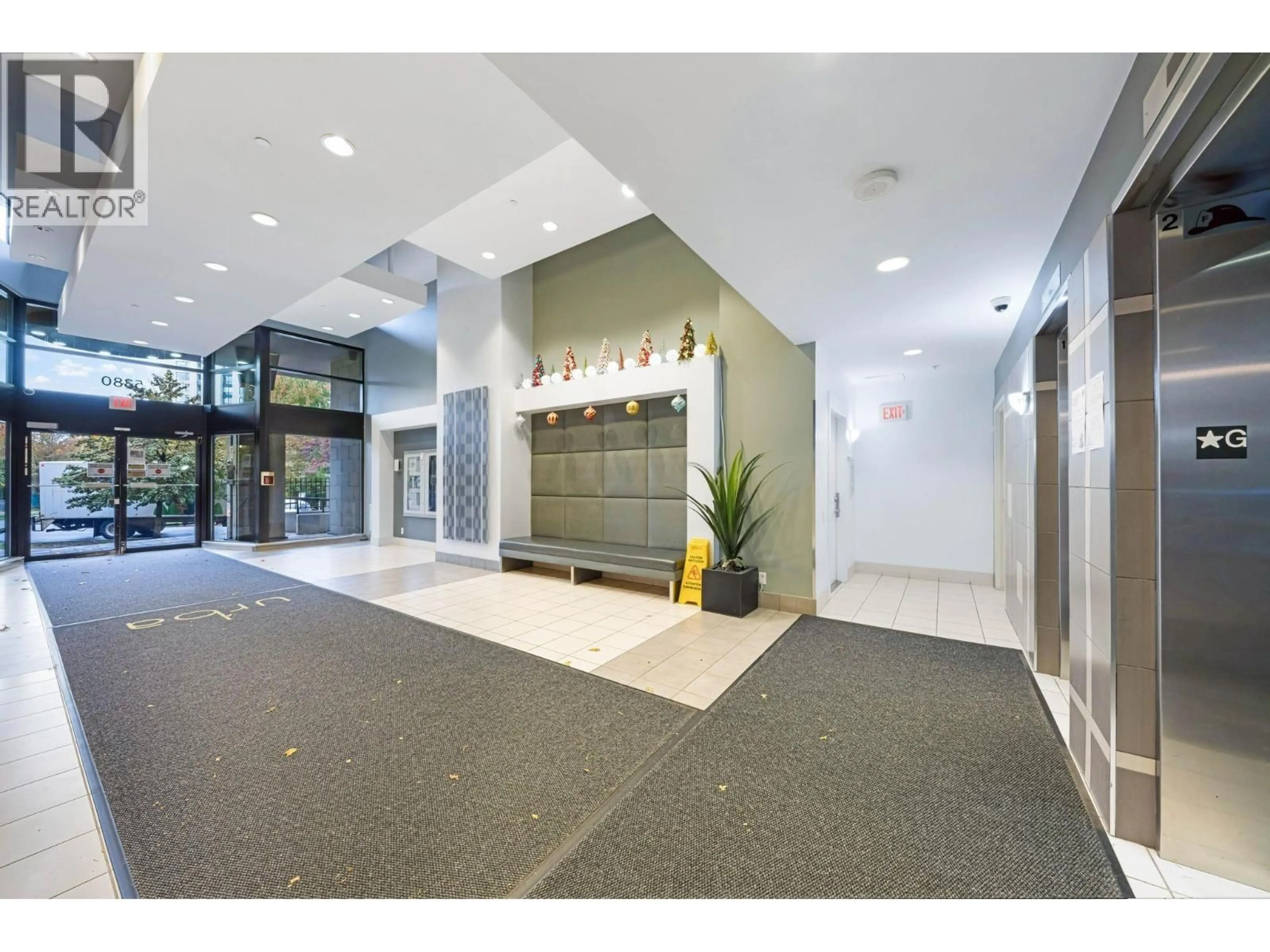 Indoor foyer for 2410 - 5380 OBEN STREET, Vancouver British Columbia V5R6H7