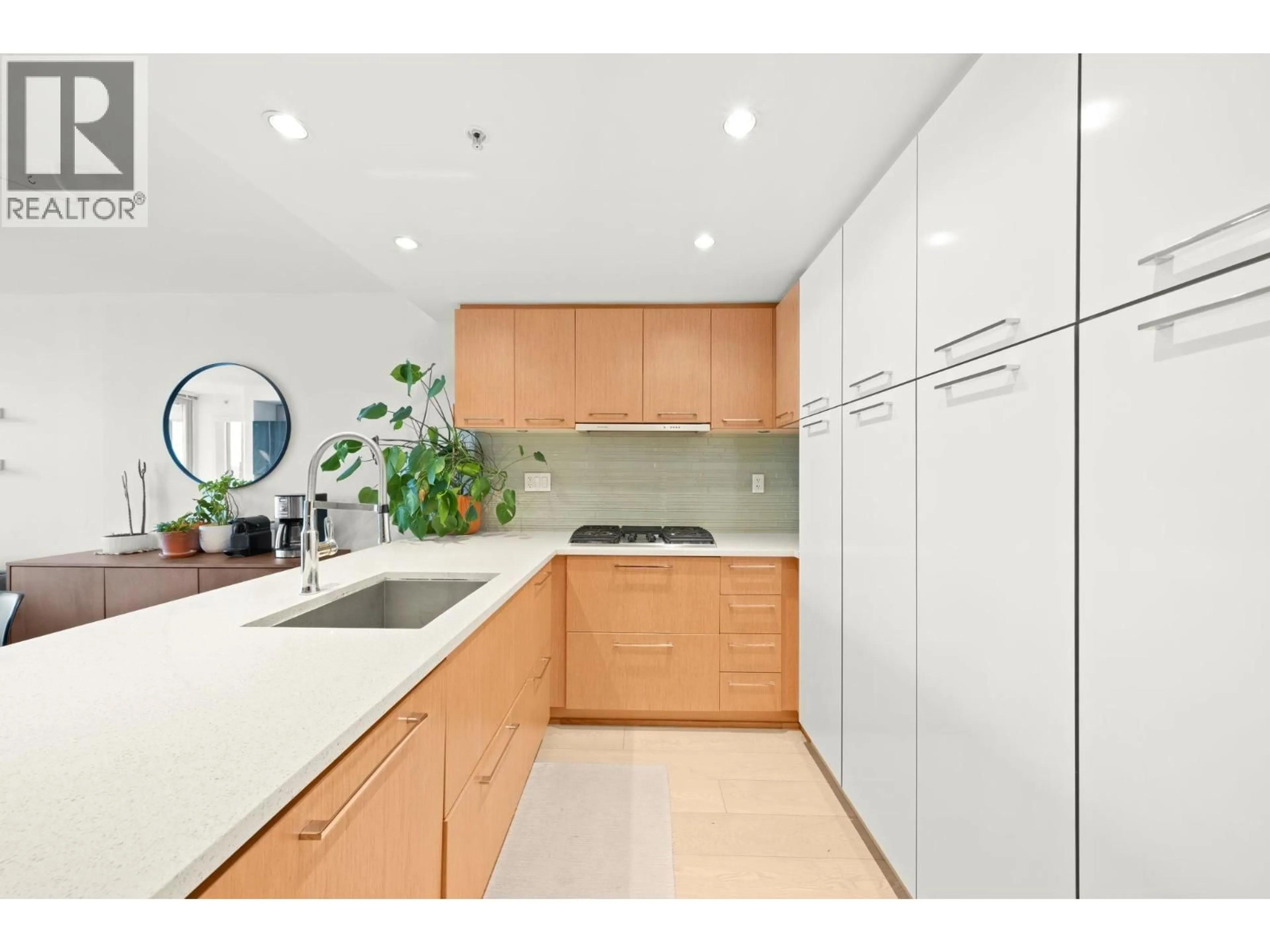 Standard kitchen, ceramic/tile floor for 425 - 2008 PINE STREET, Vancouver British Columbia V6J0B8