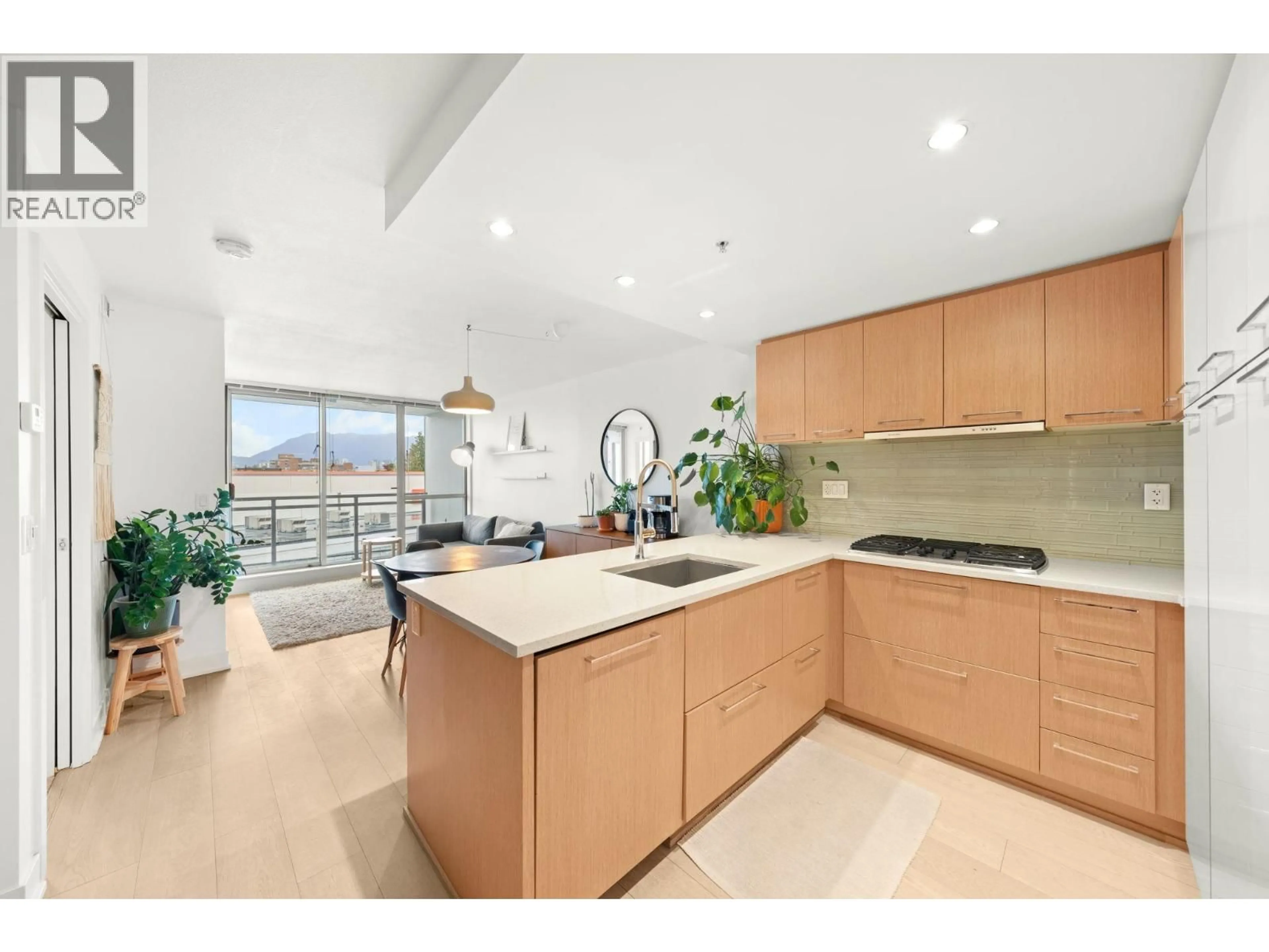 Open concept kitchen, unknown for 425 - 2008 PINE STREET, Vancouver British Columbia V6J0B8