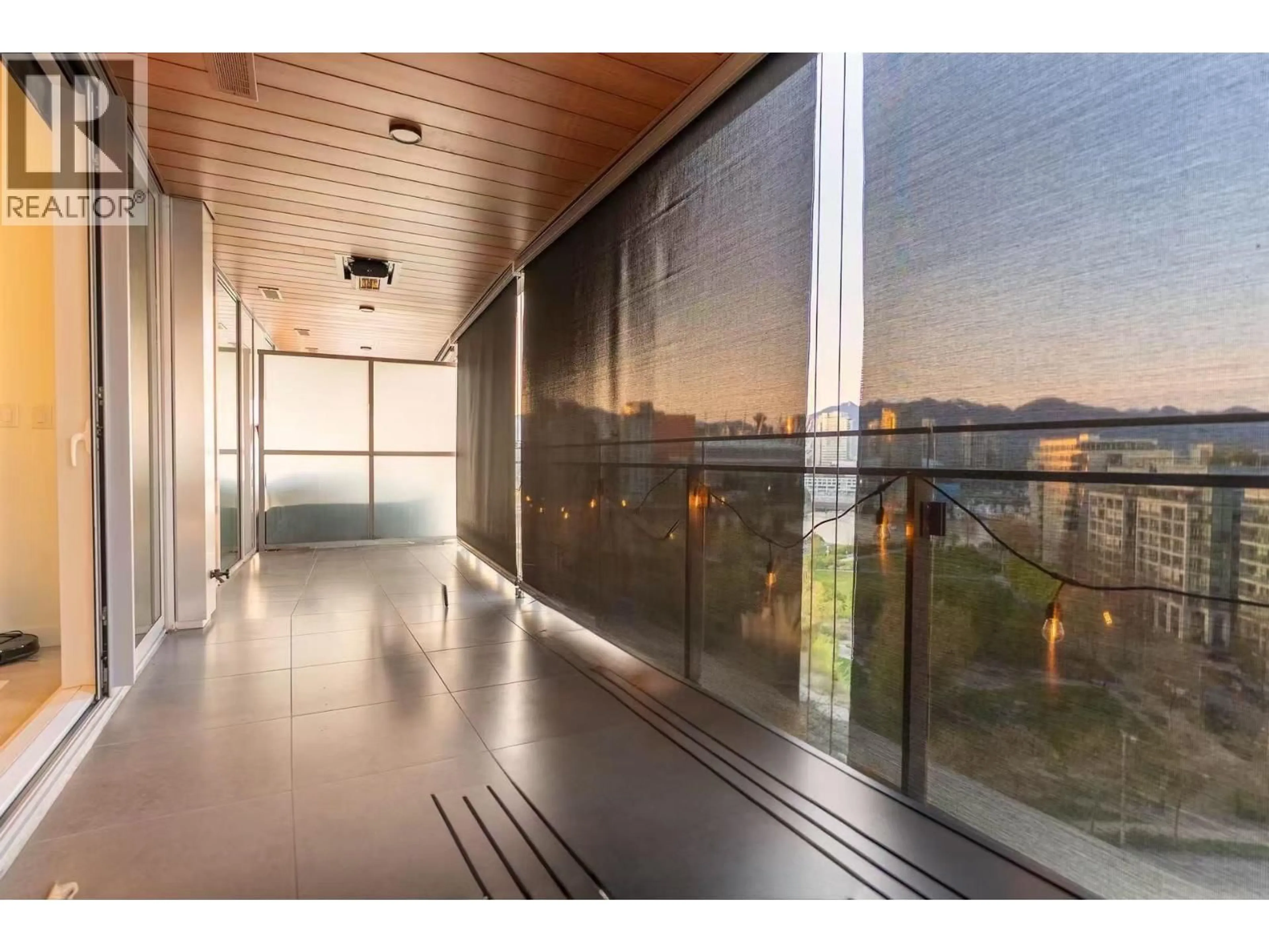 Indoor foyer for 911 - 1768 COOK STREET, Vancouver British Columbia V5Y0N3