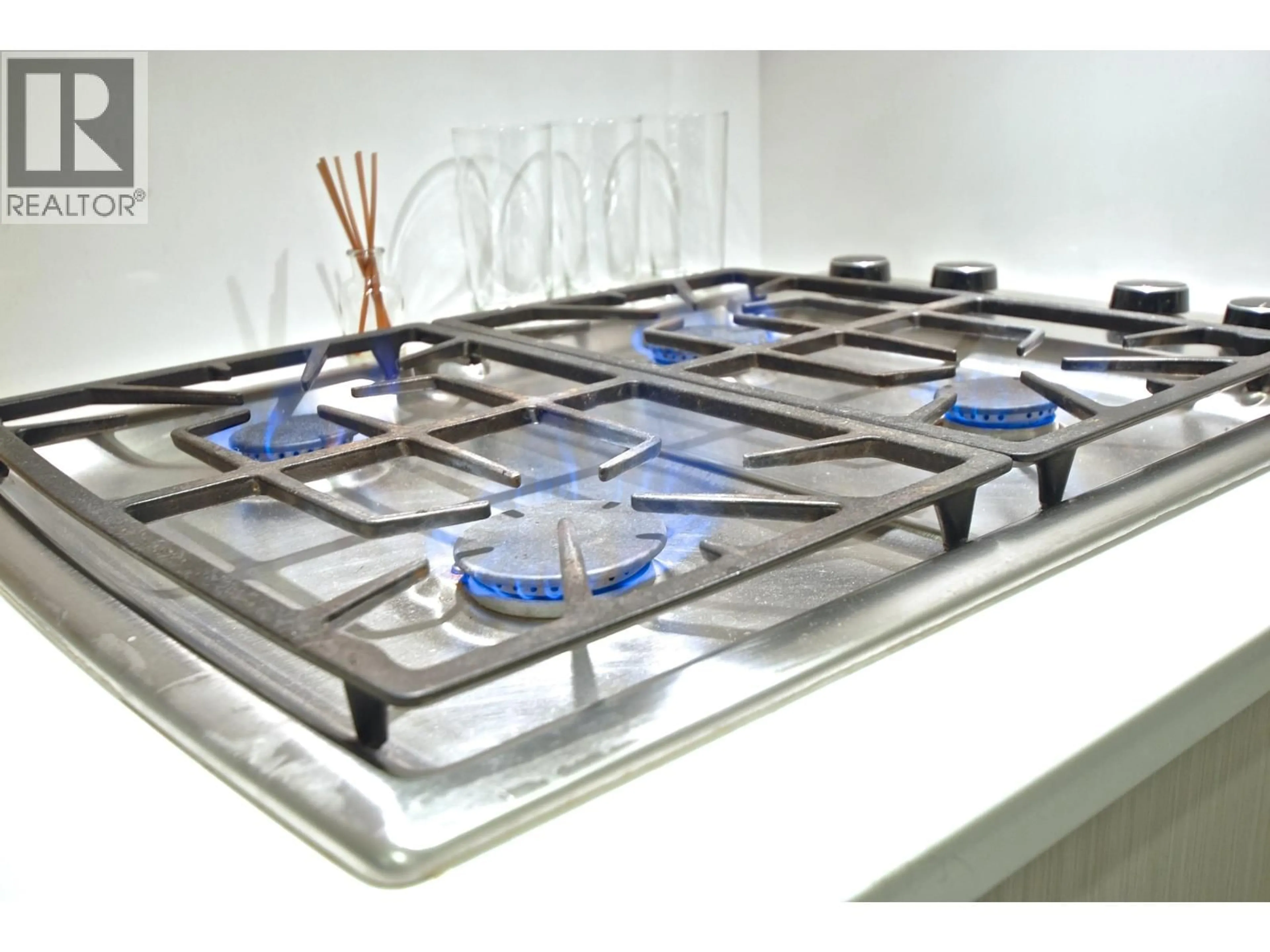 Standard kitchen, ceramic/tile floor for 909 - 933 SEYMOUR STREET, Vancouver British Columbia V6B6L6