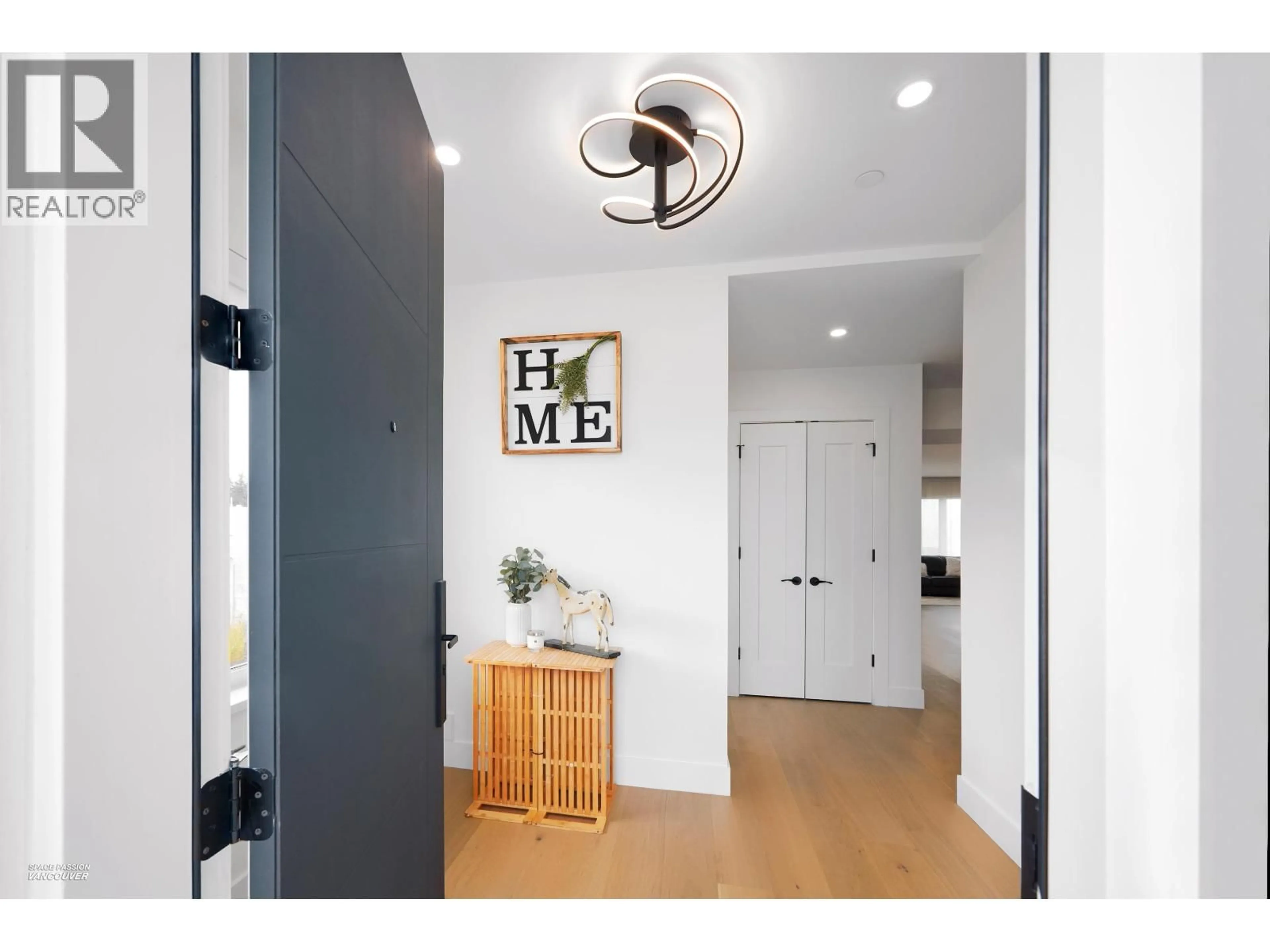 Indoor entryway for 23962 120B AVENUE, Maple Ridge British Columbia V4R2T7