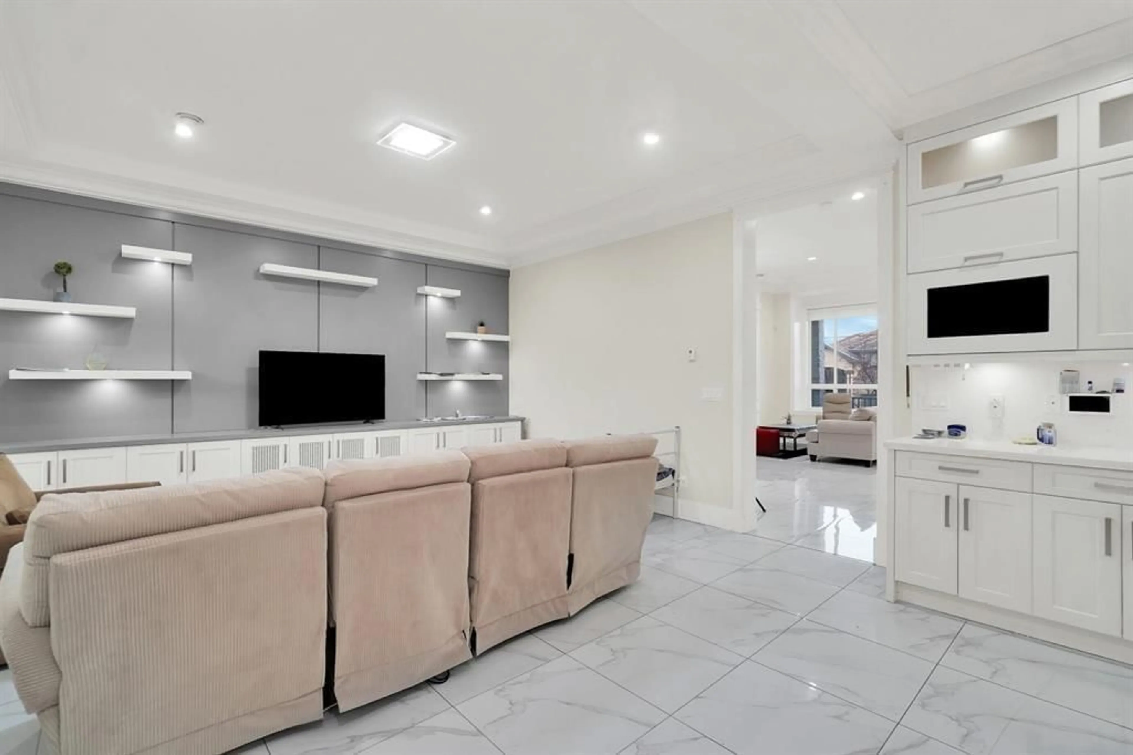 Unknown for 6655 121A STREET, Surrey British Columbia V3W0H8