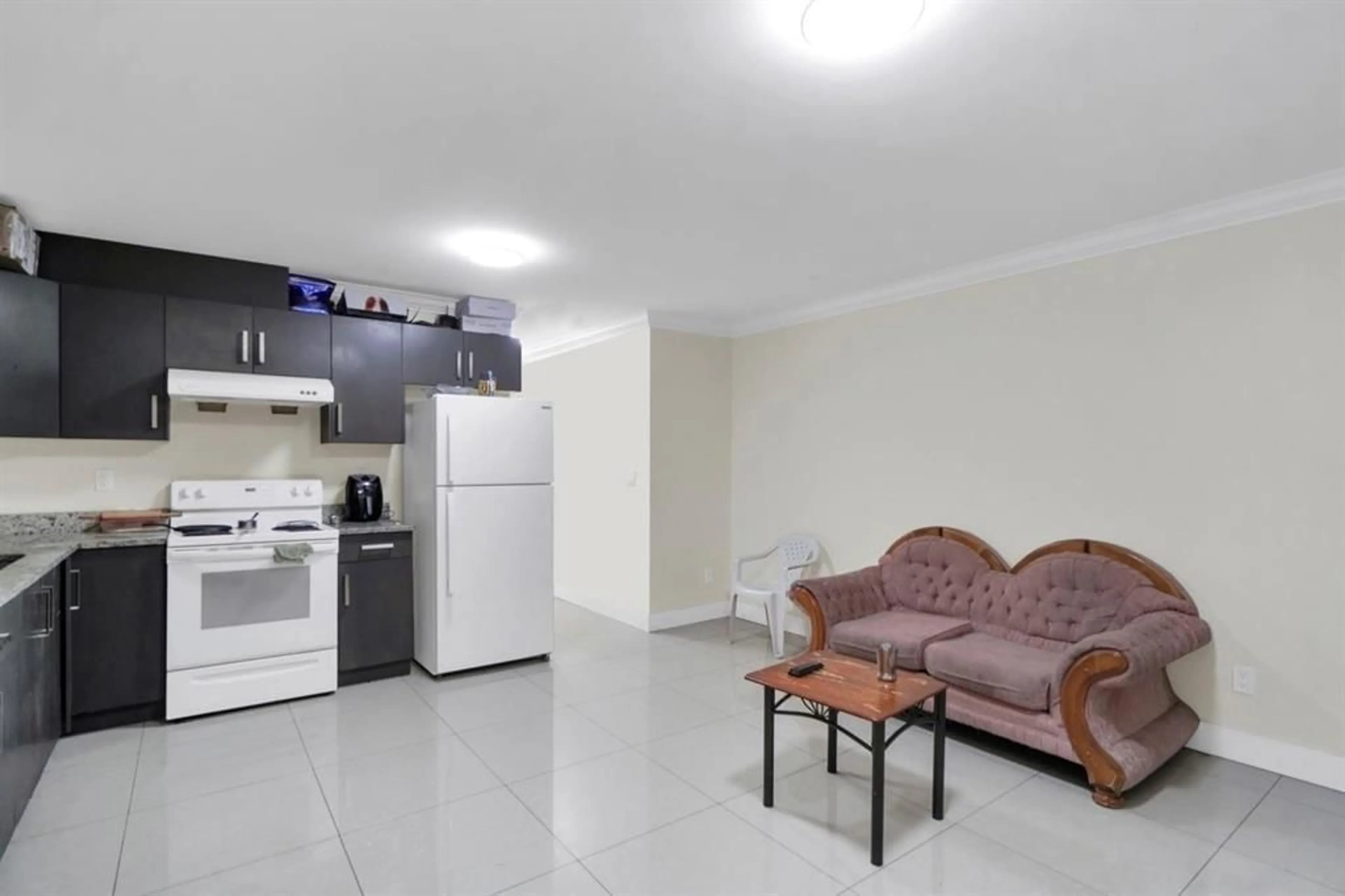 Standard kitchen, unknown for 6655 121A STREET, Surrey British Columbia V3W0H8