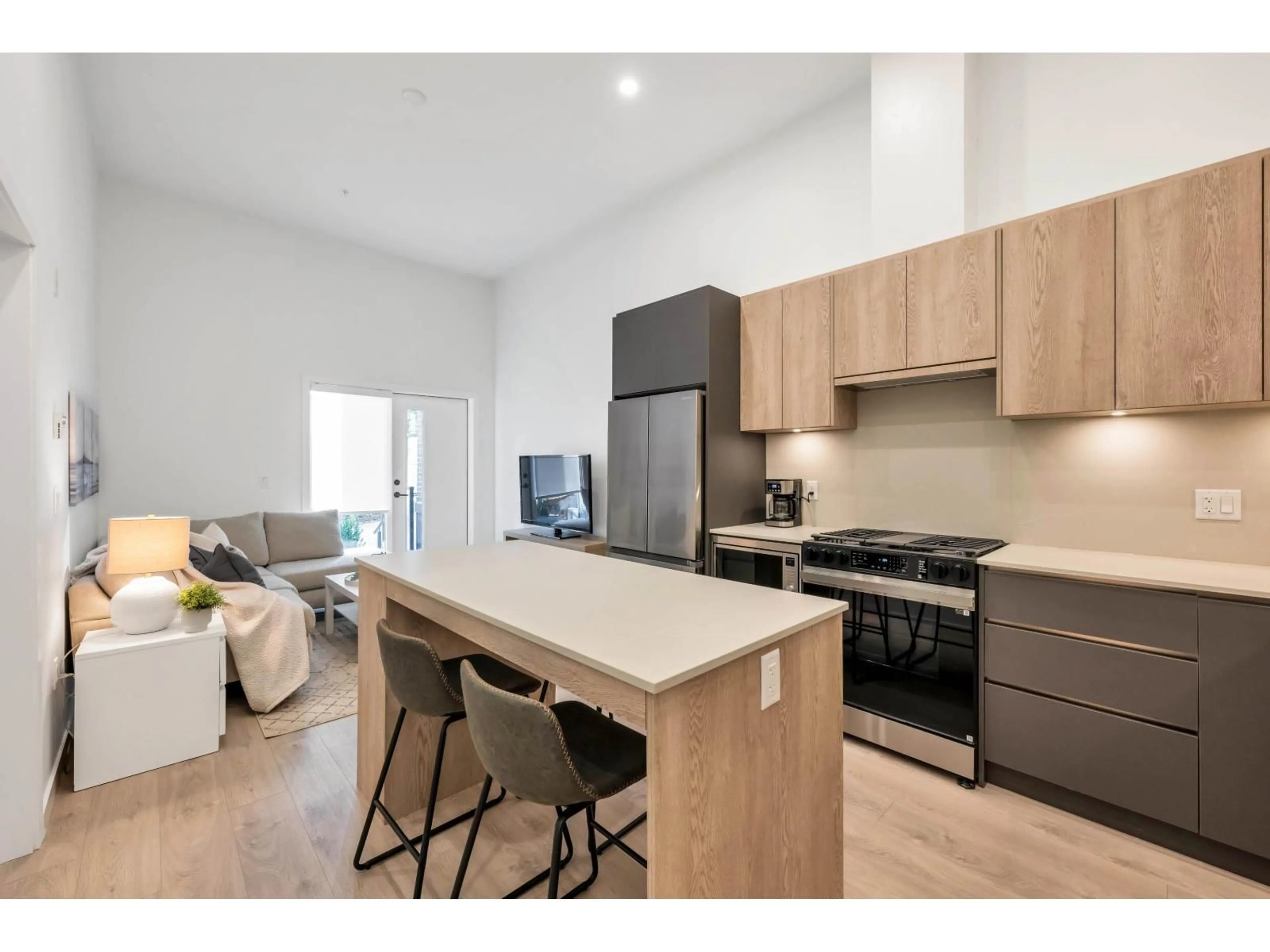 Open concept kitchen, wood/laminate floor for 208 - 19577 65B AVENUE, Surrey British Columbia V4N6Y3