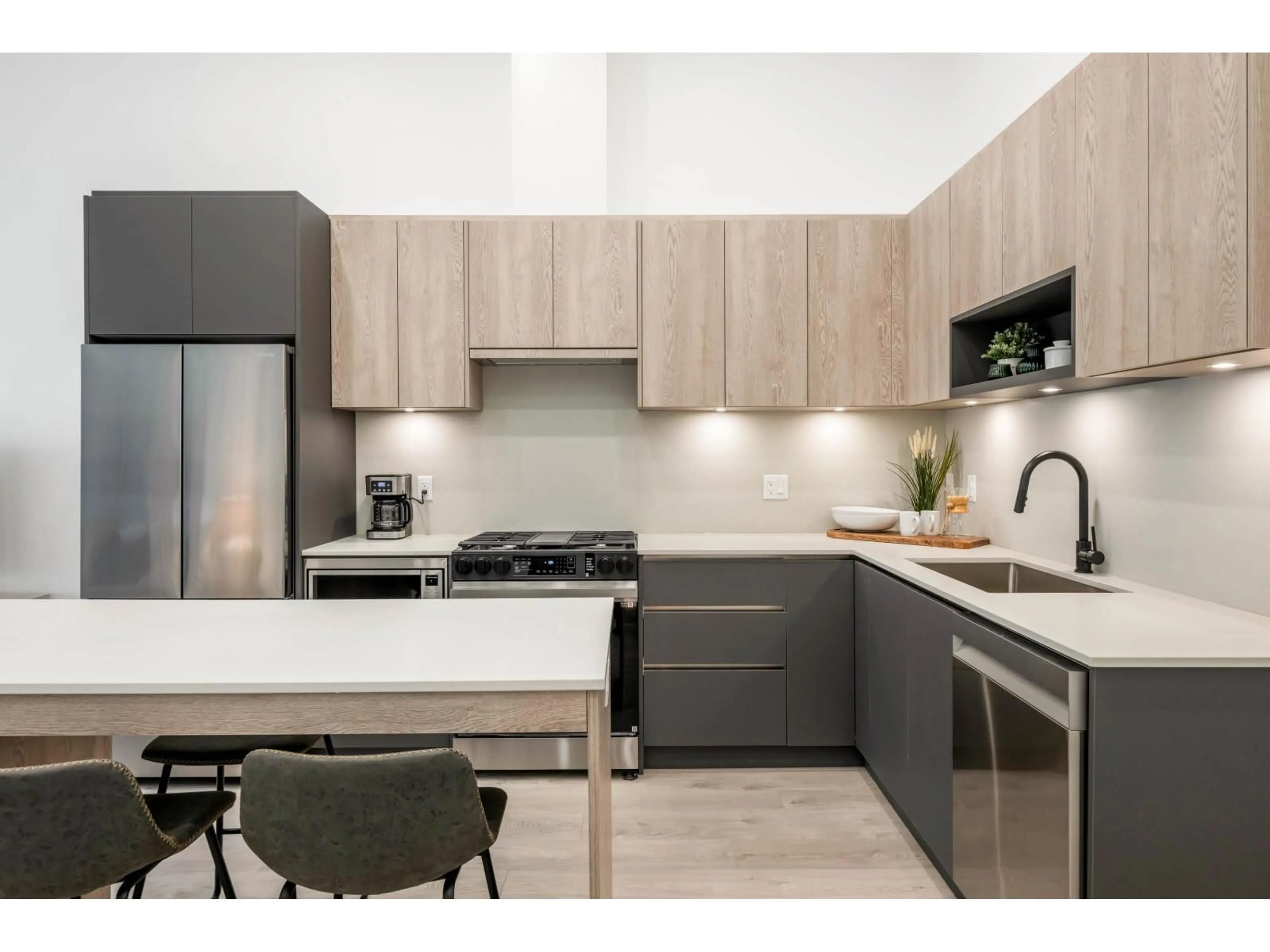 Contemporary kitchen, unknown for 208 - 19577 65B, Surrey British Columbia V4N6Y3