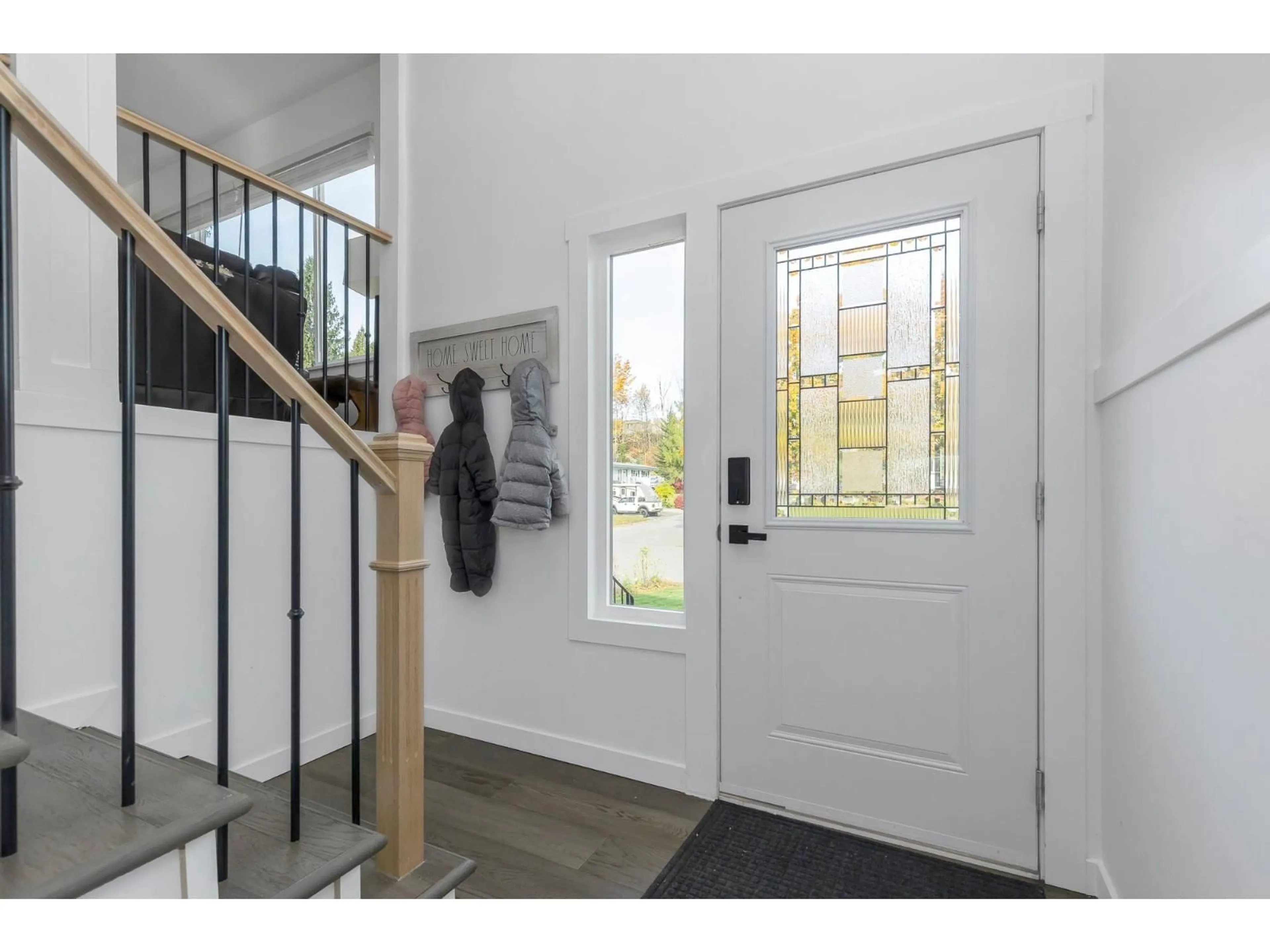 Indoor entryway for 2425 ALADDIN, Abbotsford British Columbia V2S5K7