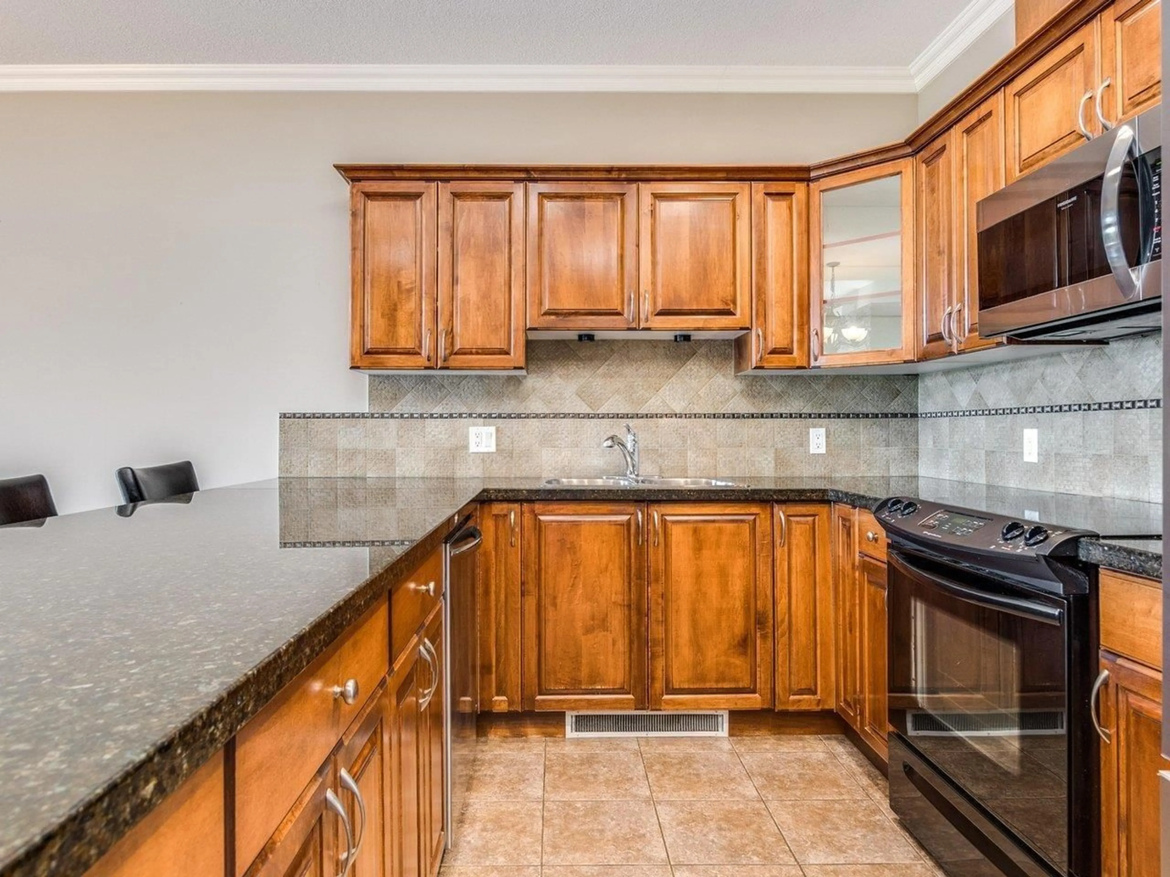 Standard kitchen, unknown for 307 - 33755 7TH, Mission British Columbia V2V0A4