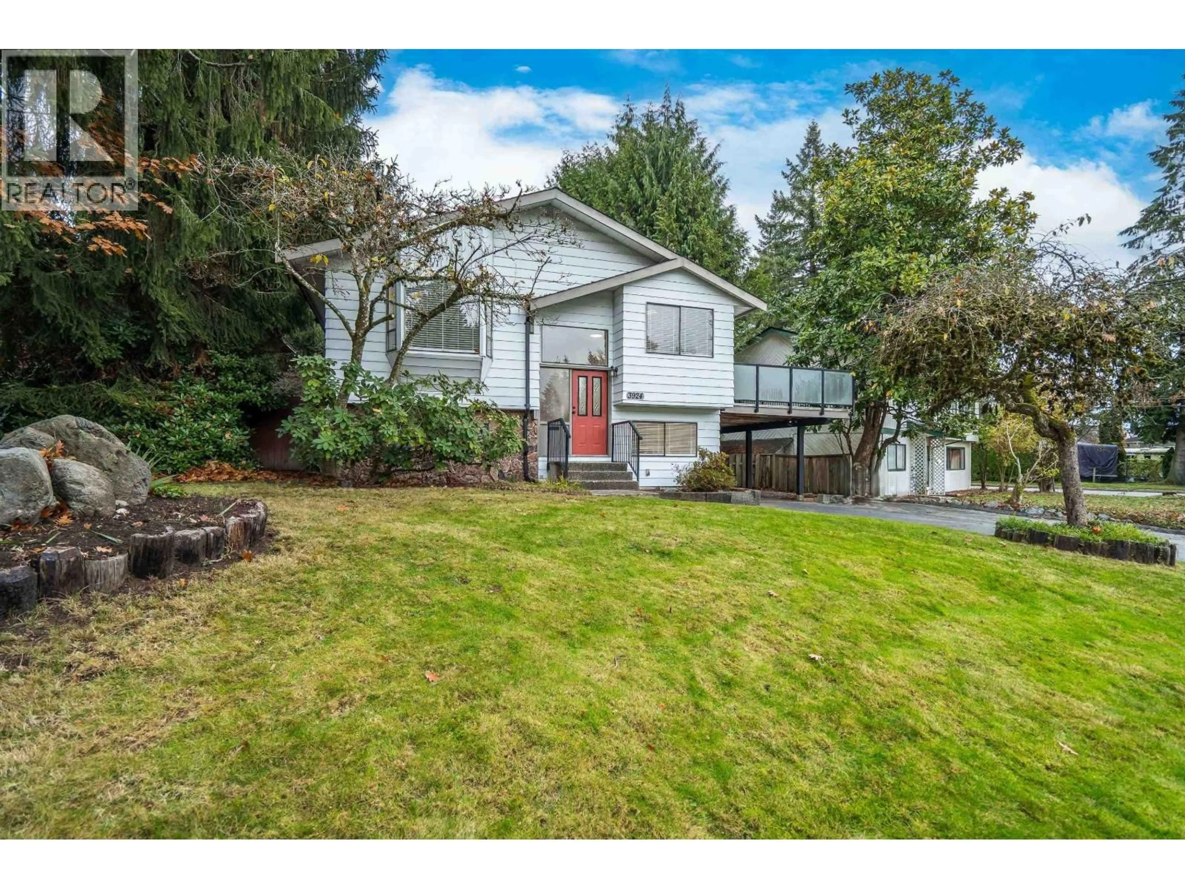 Home with vinyl exterior material, street for 3924 VICTORIA PLACE, Port Coquitlam British Columbia V3B5M1