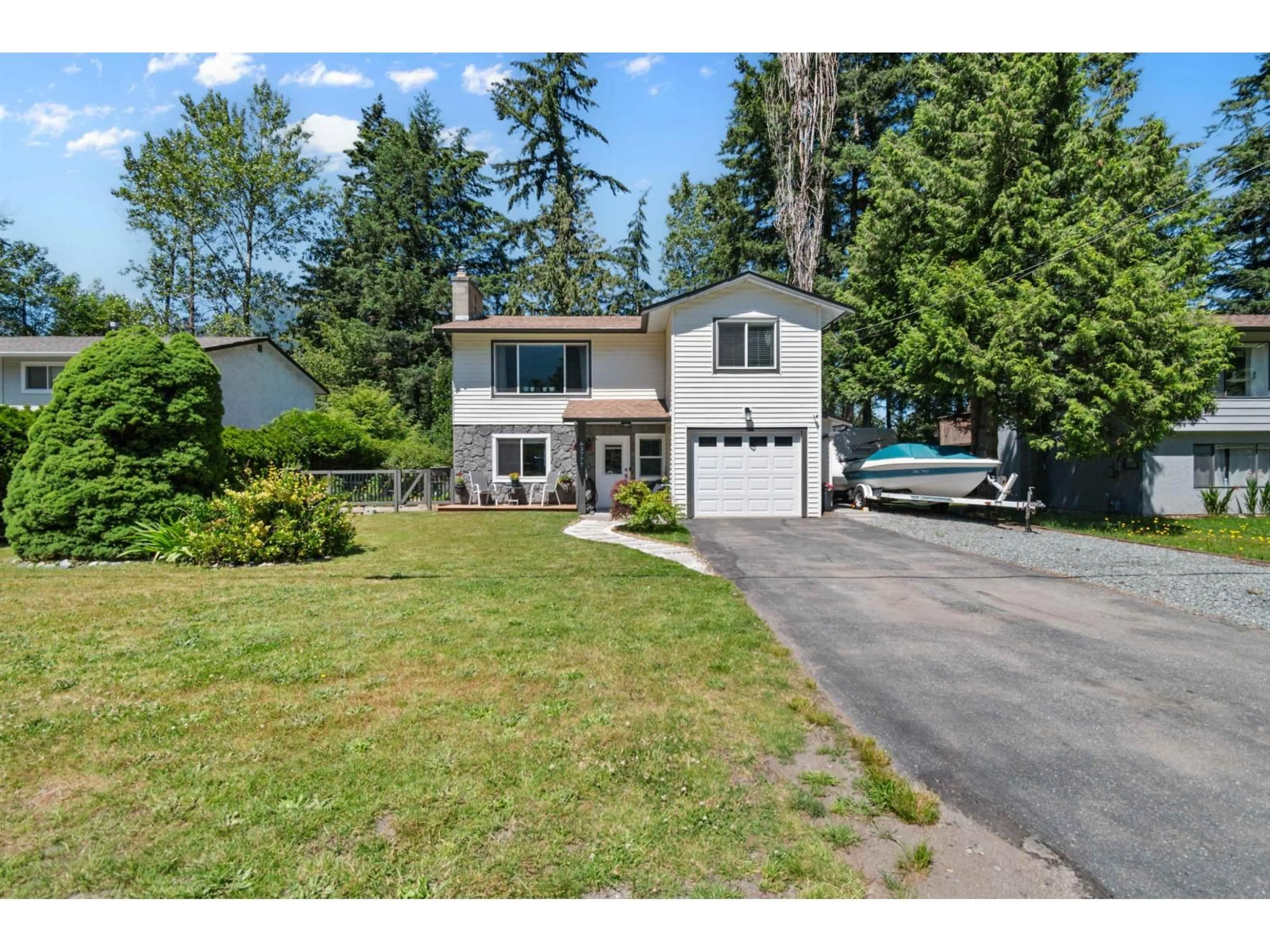 A pic from outside/outdoor area/front of a property/back of a property/a pic from drone, street for 63777 BEECH AVENUE, Hope British Columbia V0X1L2