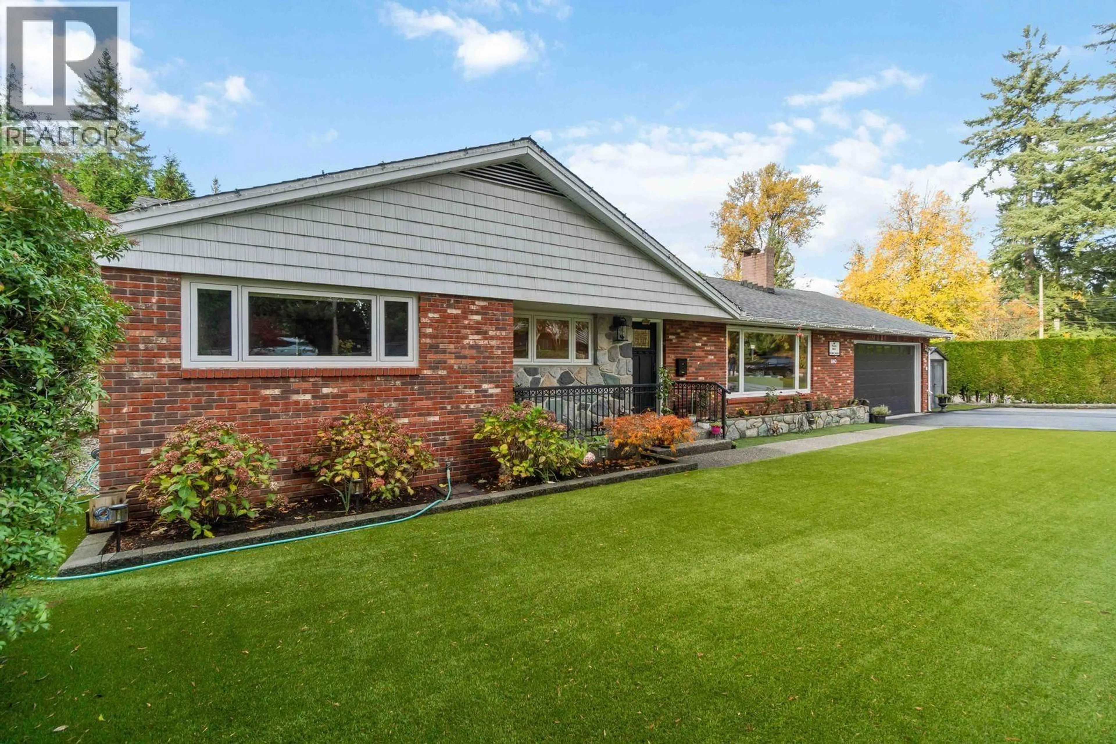 Home with vinyl exterior material, street for 660 GATENSBURY STREET, Coquitlam British Columbia V3J5G8