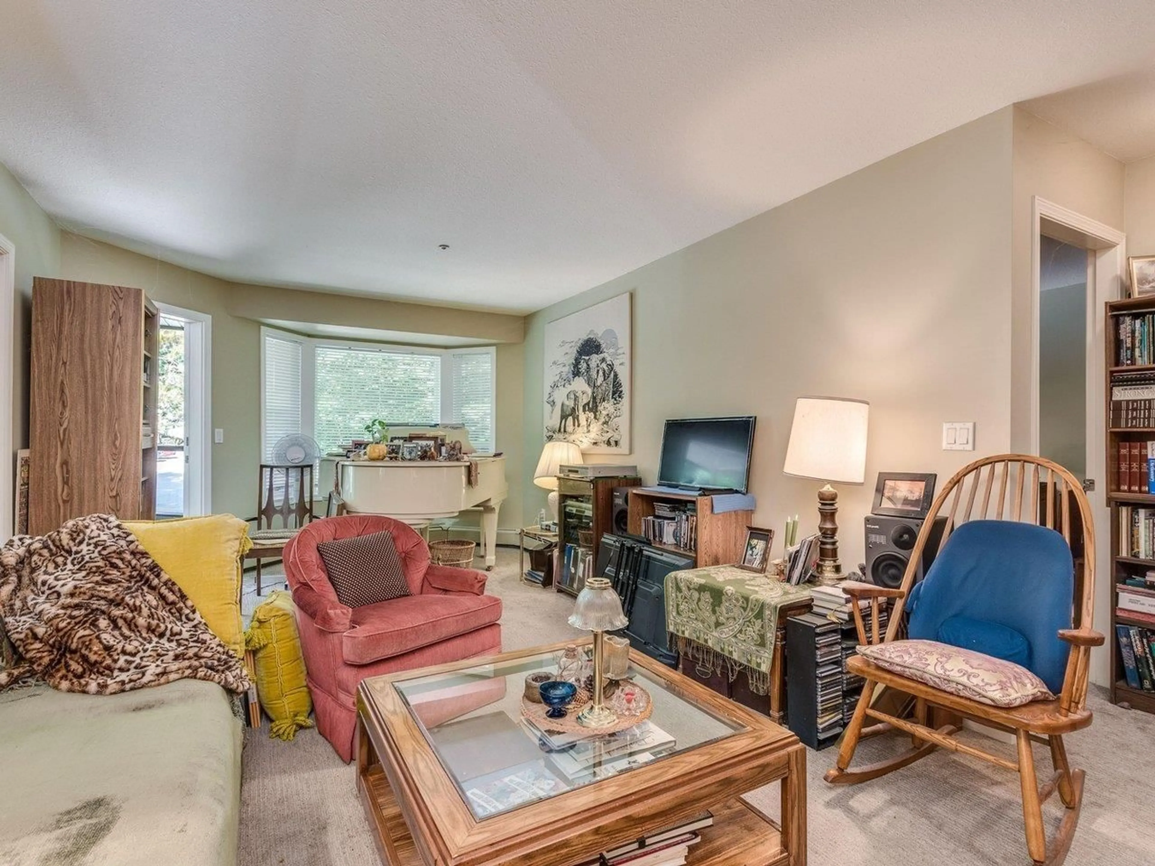 Living room with furniture, unknown for 314 - 2700 MCCALLUM, Abbotsford British Columbia V2S6X9